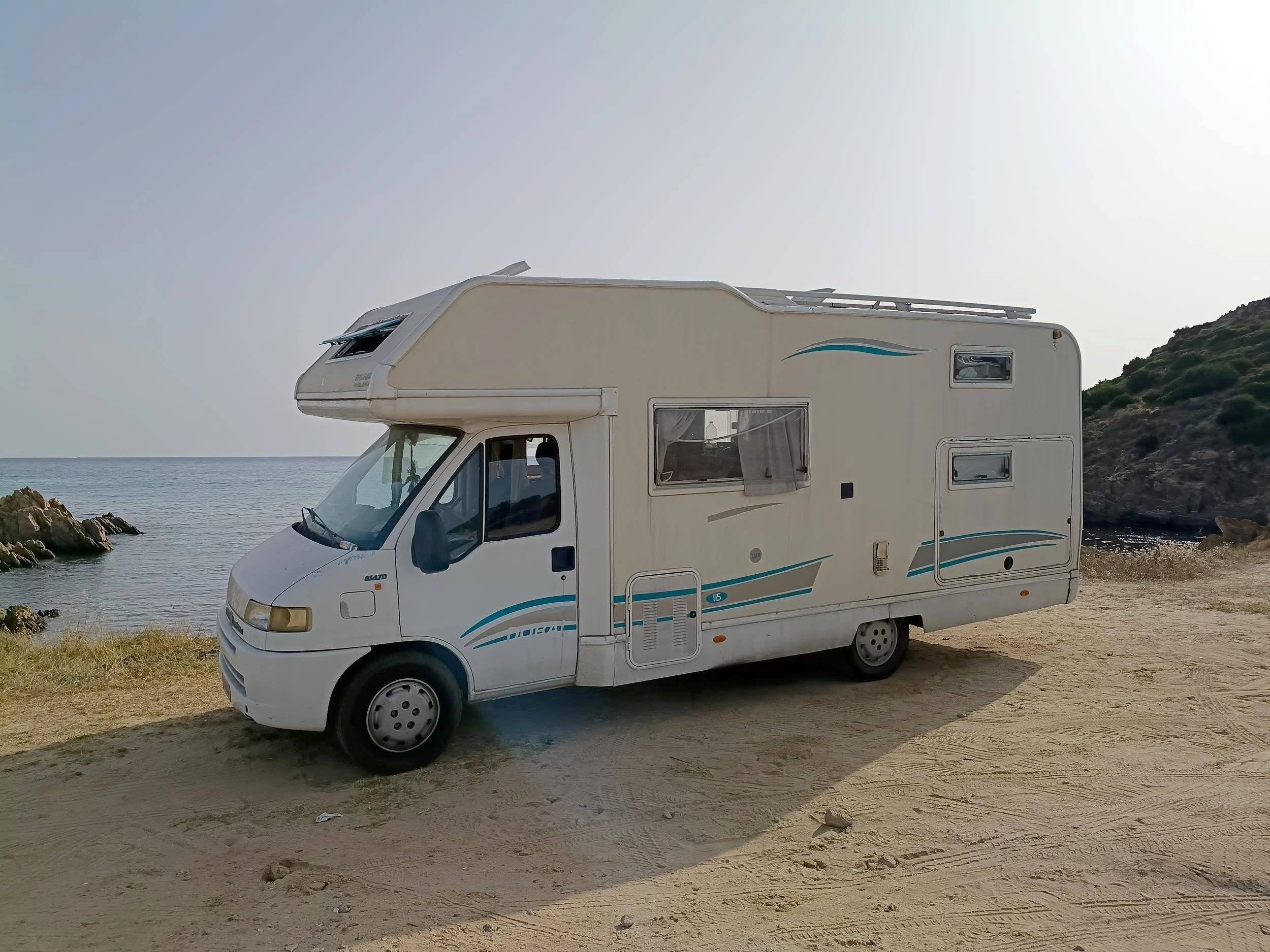Vista del vehículo ángulo delantero Fiat Ducato 2.8 JTD - Yescapa
