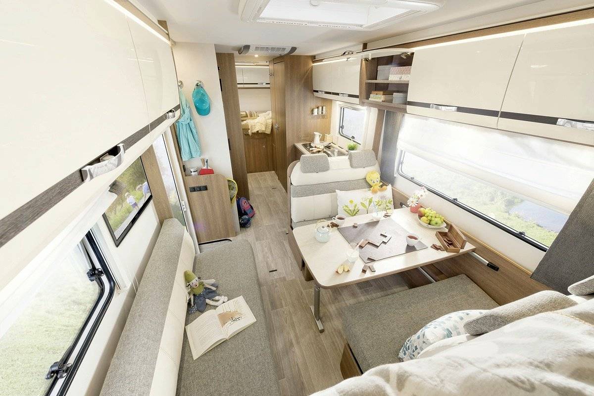 Dining Area Dethleffs XL A 7872-2 DBM - Yescapa