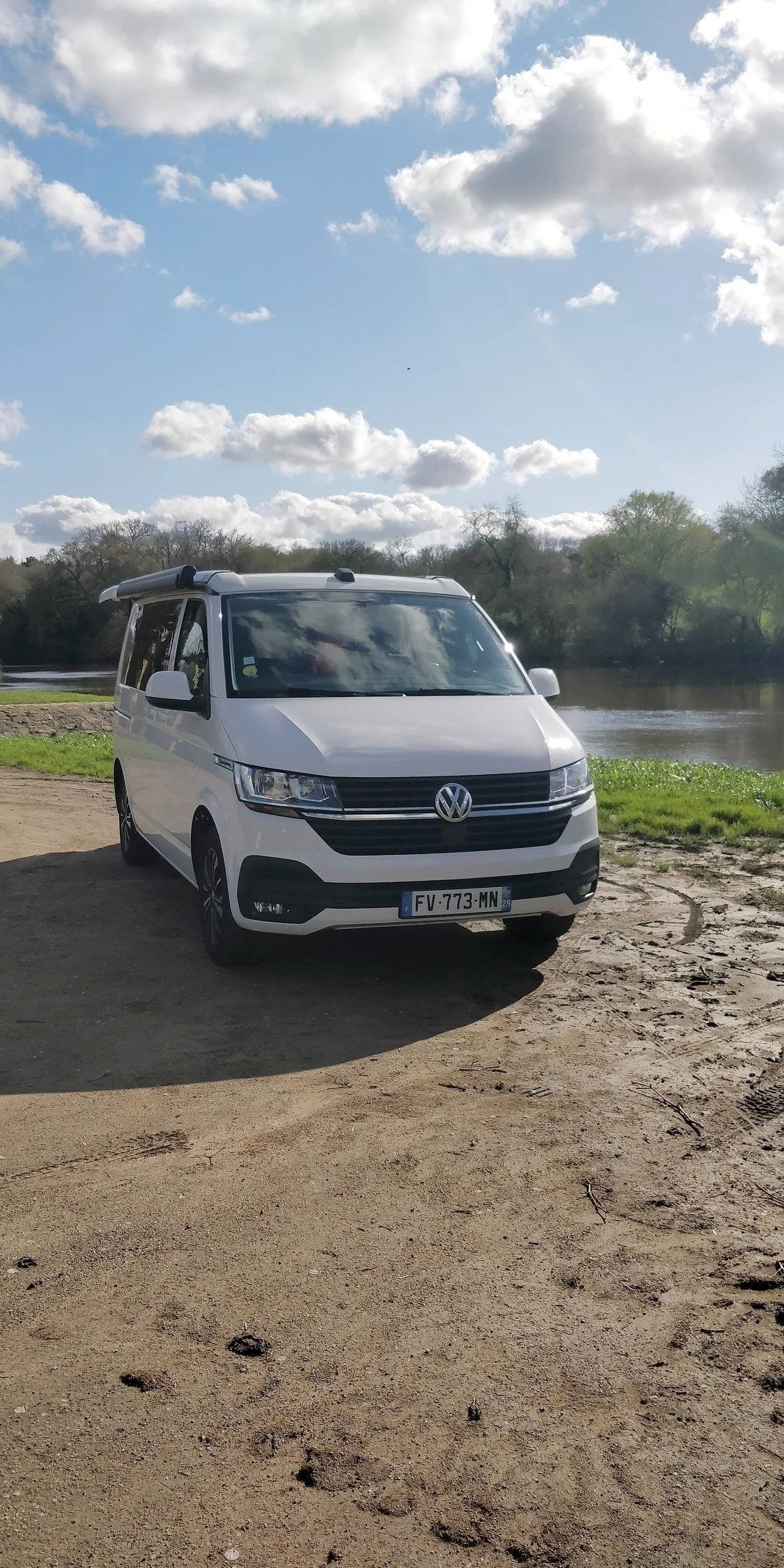 Vue avant de 3/4  - Yescapa