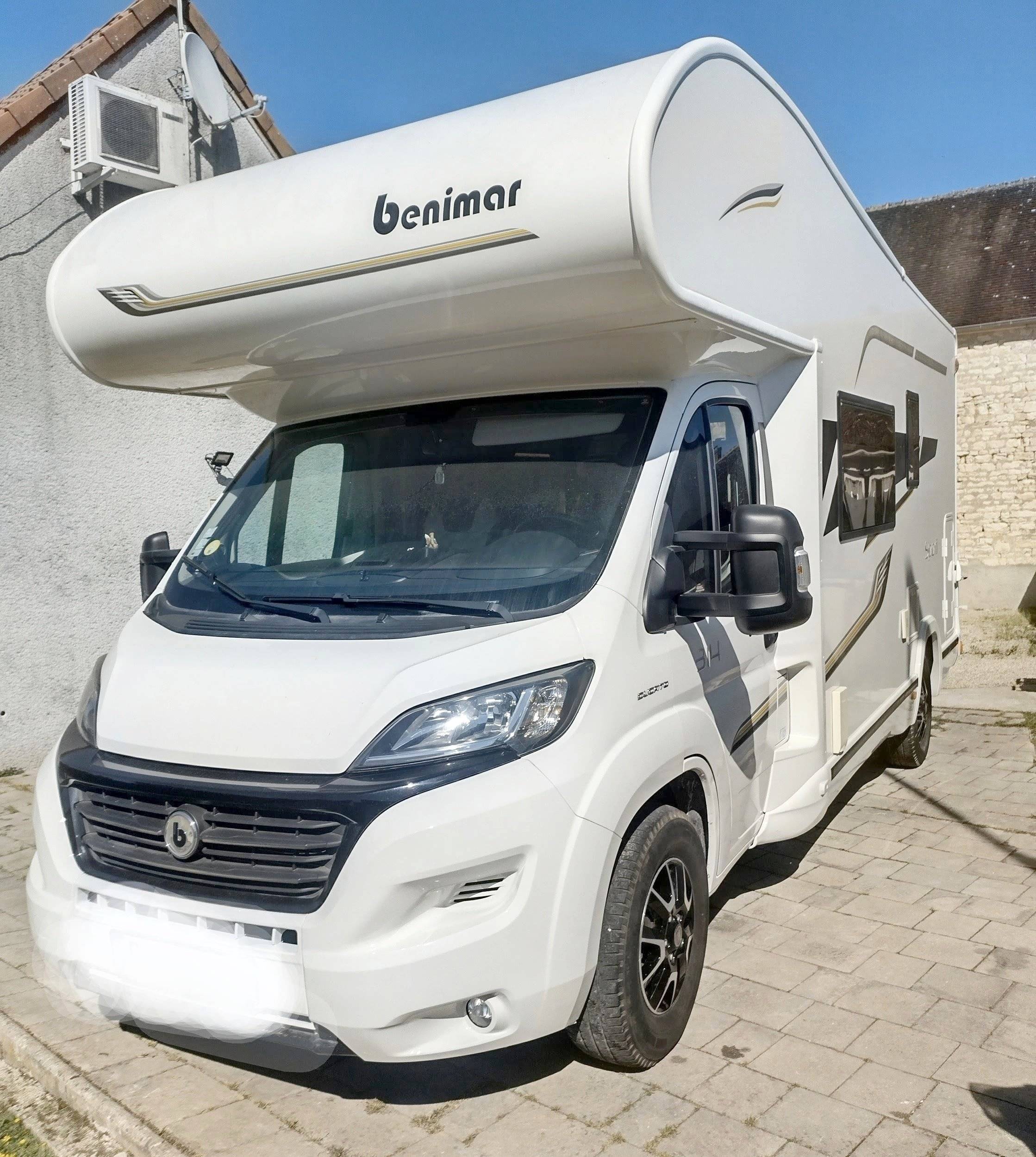 Vista del vehículo ángulo delantero Fiat Ducato 2,3 l 130 ch - Yescapa