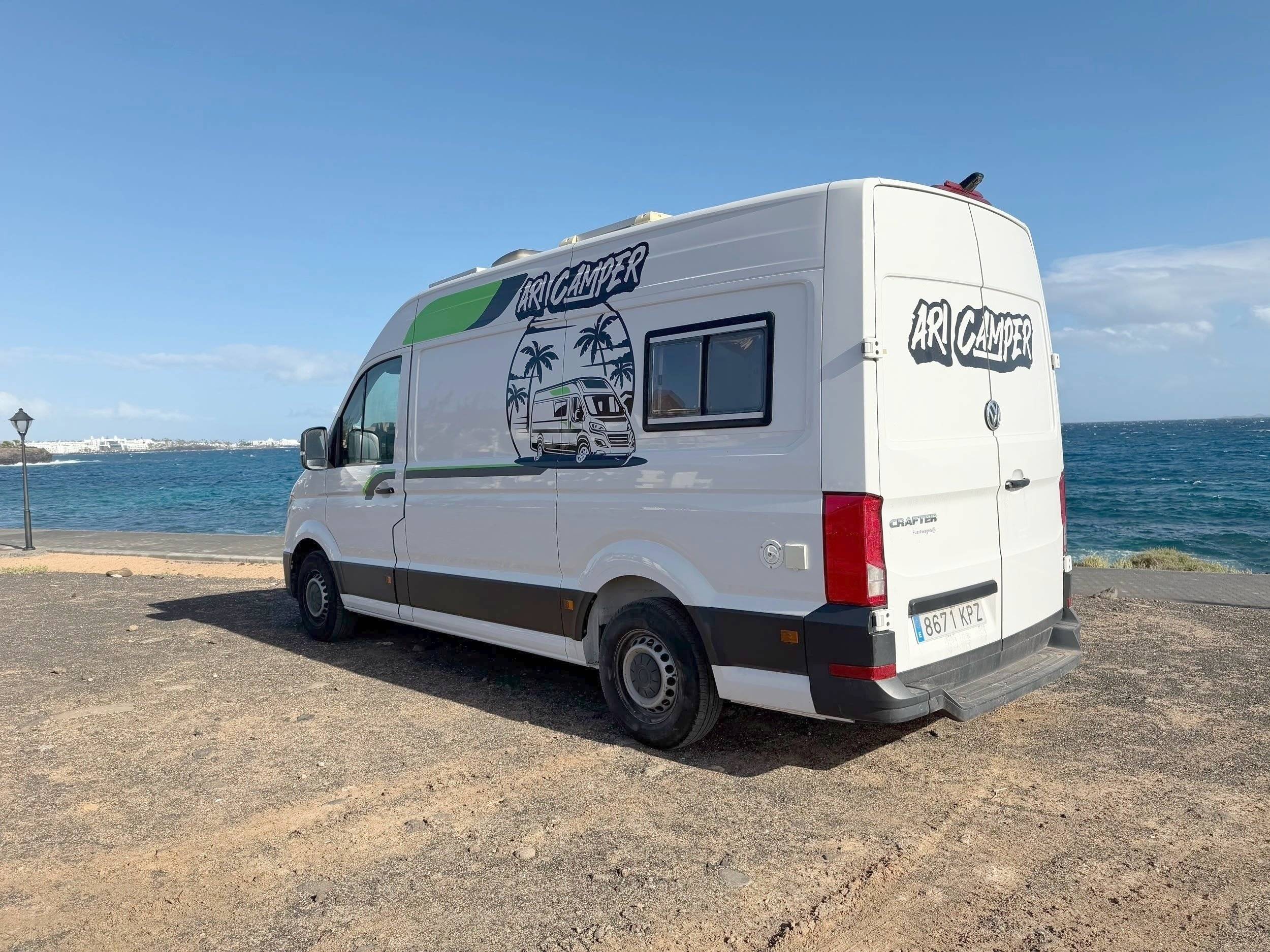 Front view from 3/4 Volkswagen - Yescapa