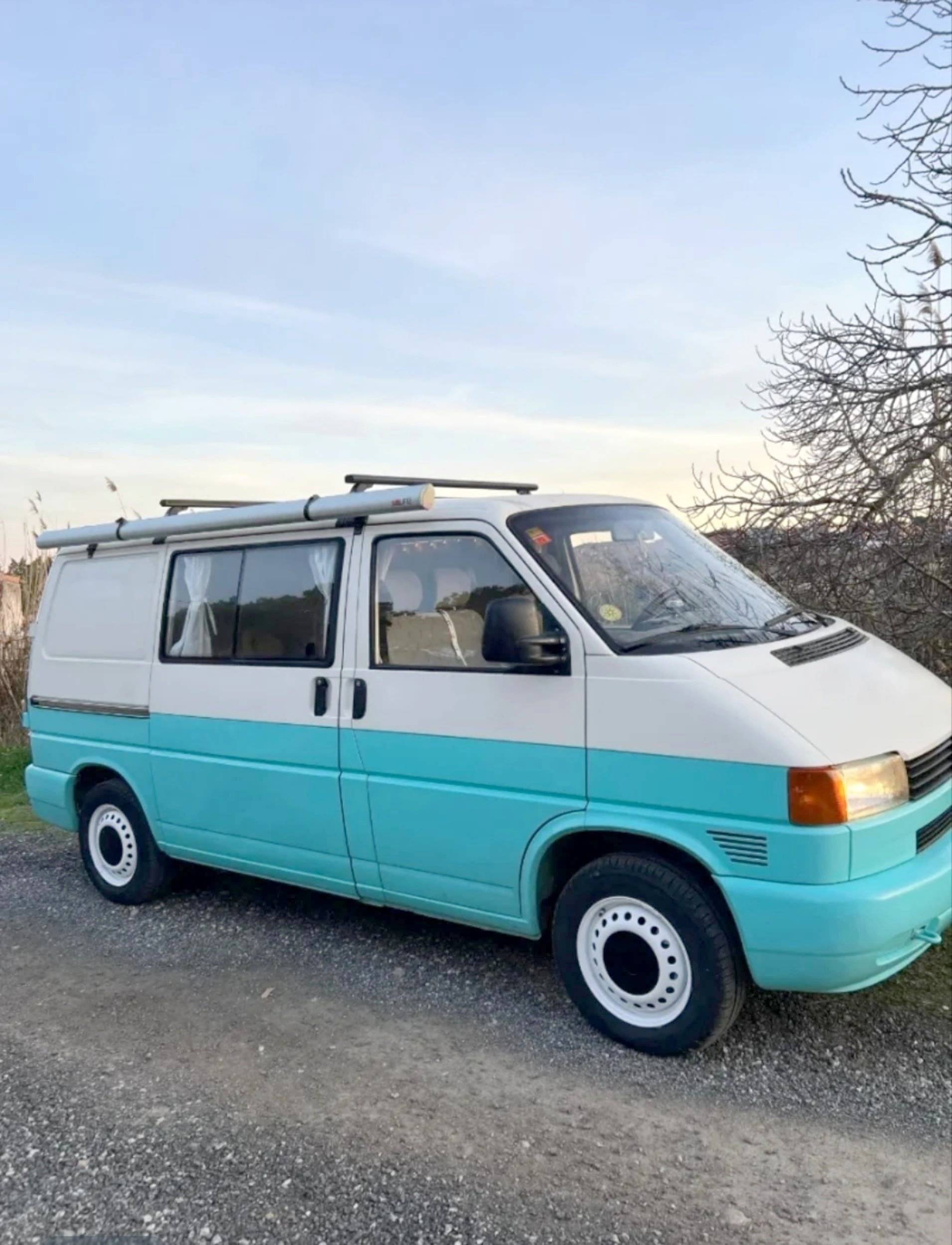 Front view from 3/4 Volkswagen t4 - Yescapa