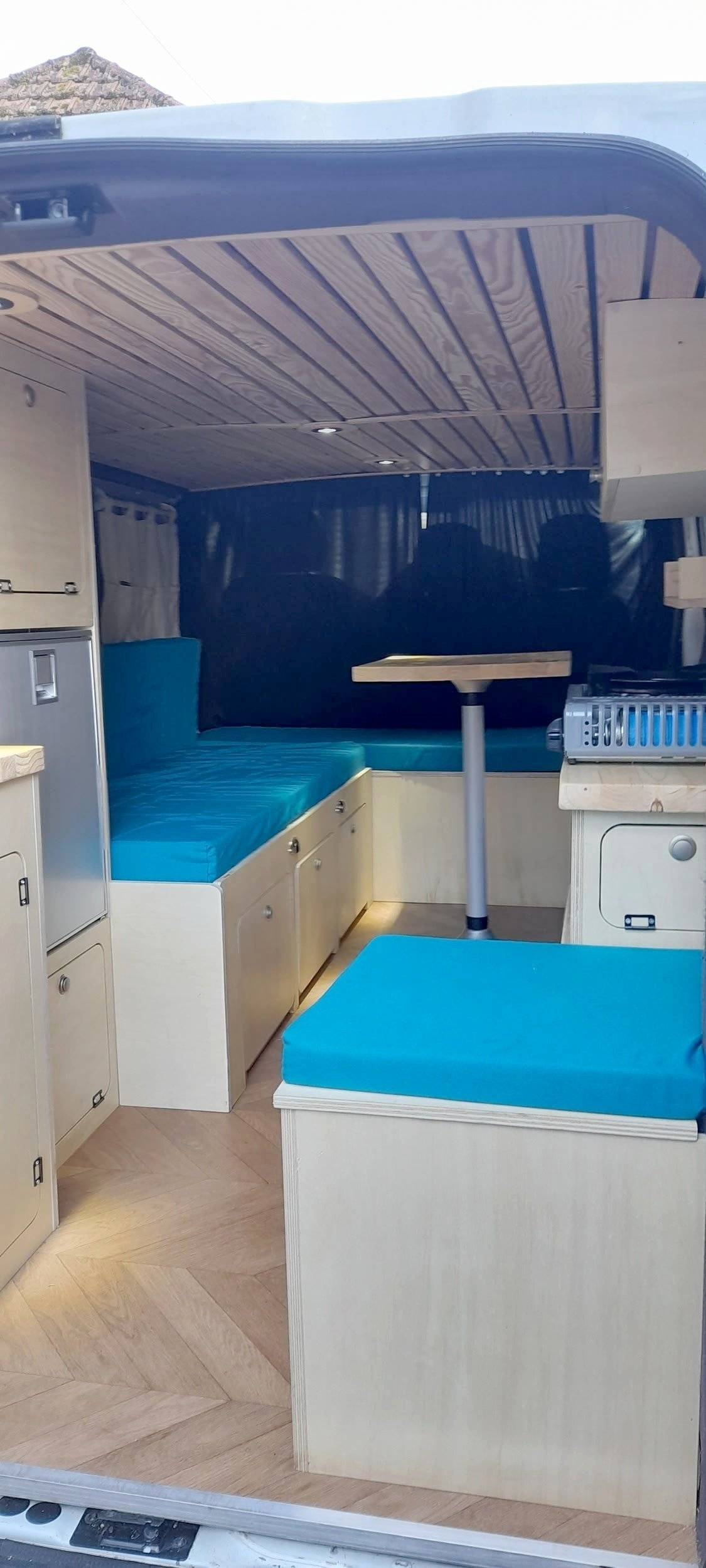 Dinette Renault Trafic 2 l 120 ch - Yescapa