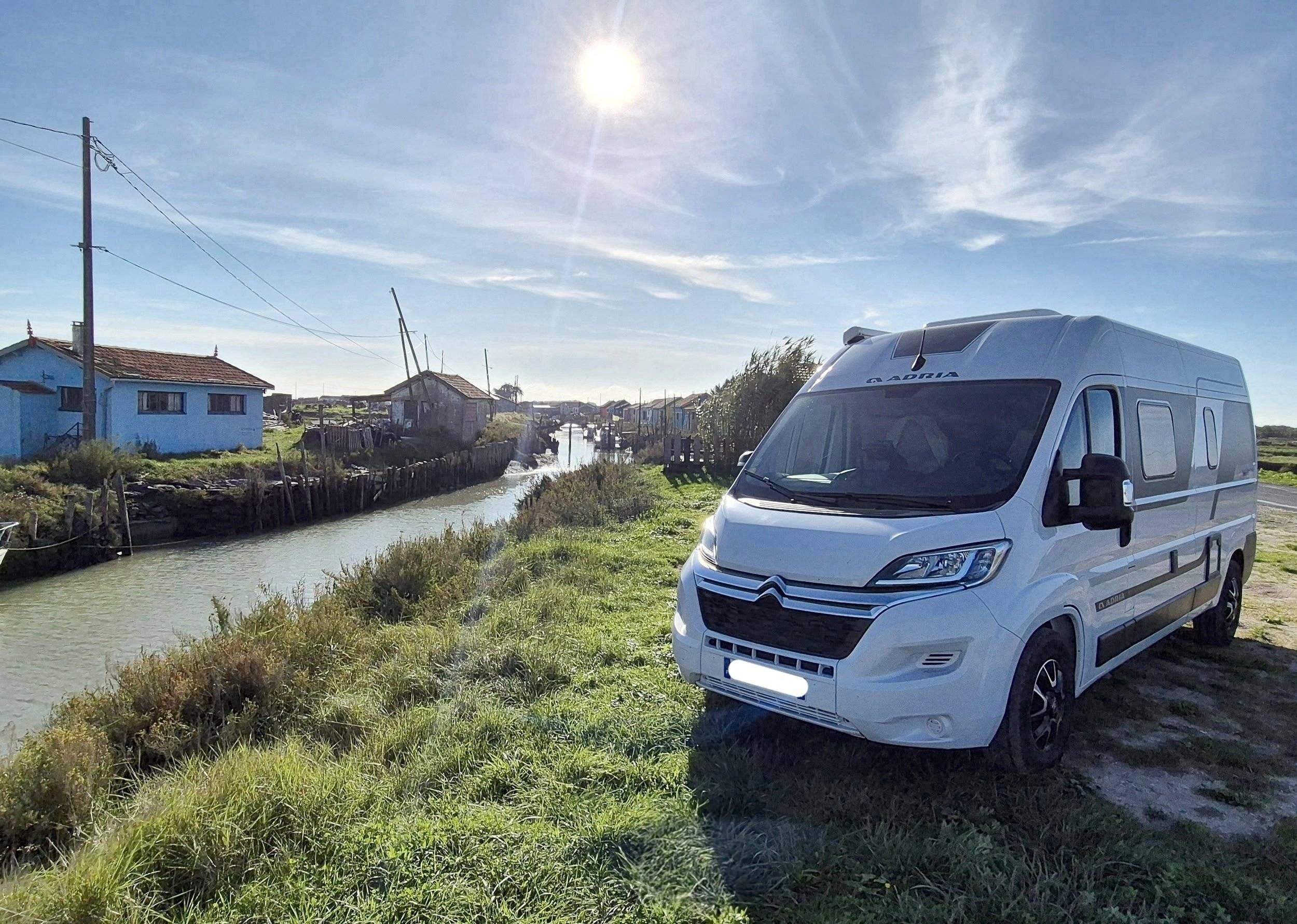 Adria Twin 600 SPB Family