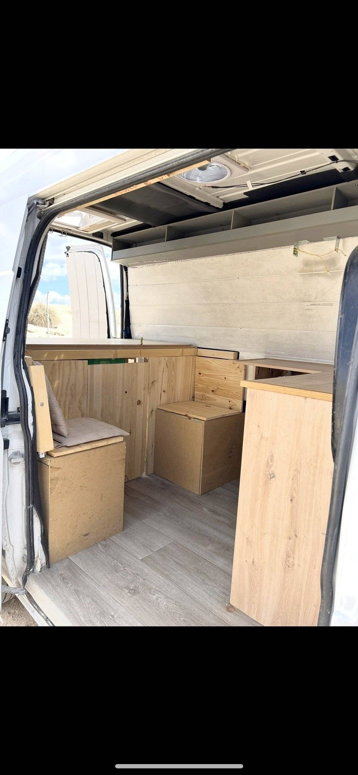 Dining Area Ford Transit - Yescapa