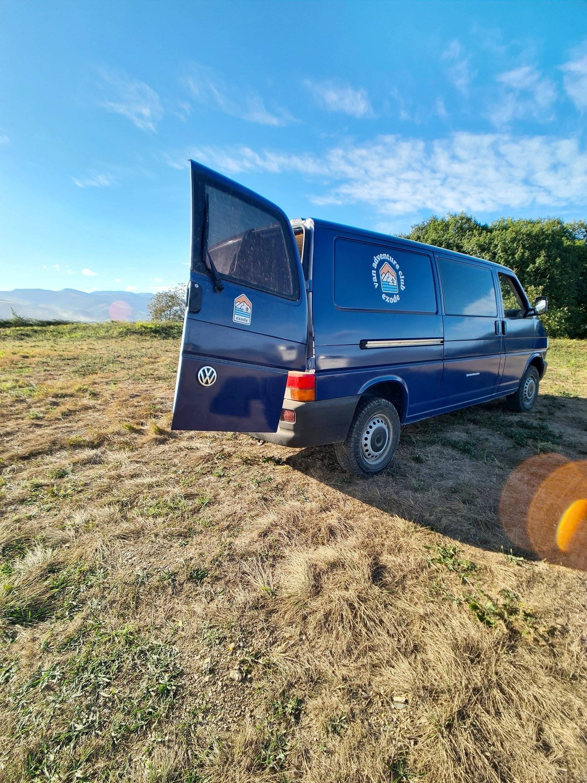 Vista del vehicle angle davanter Volkswagen Volkswagen T4 - Yescapa