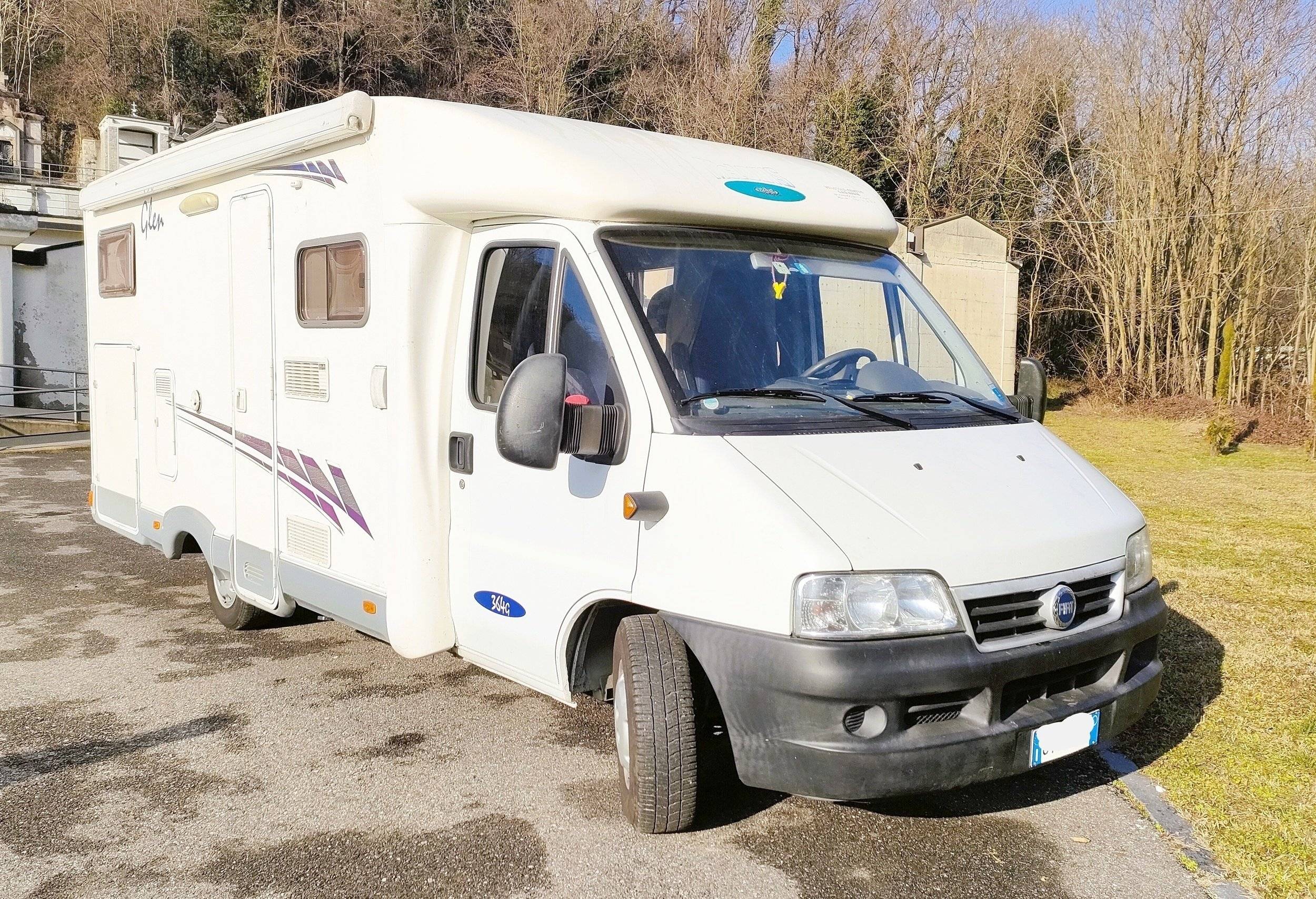 Vista frontale a ¾ Fiat - Yescapa