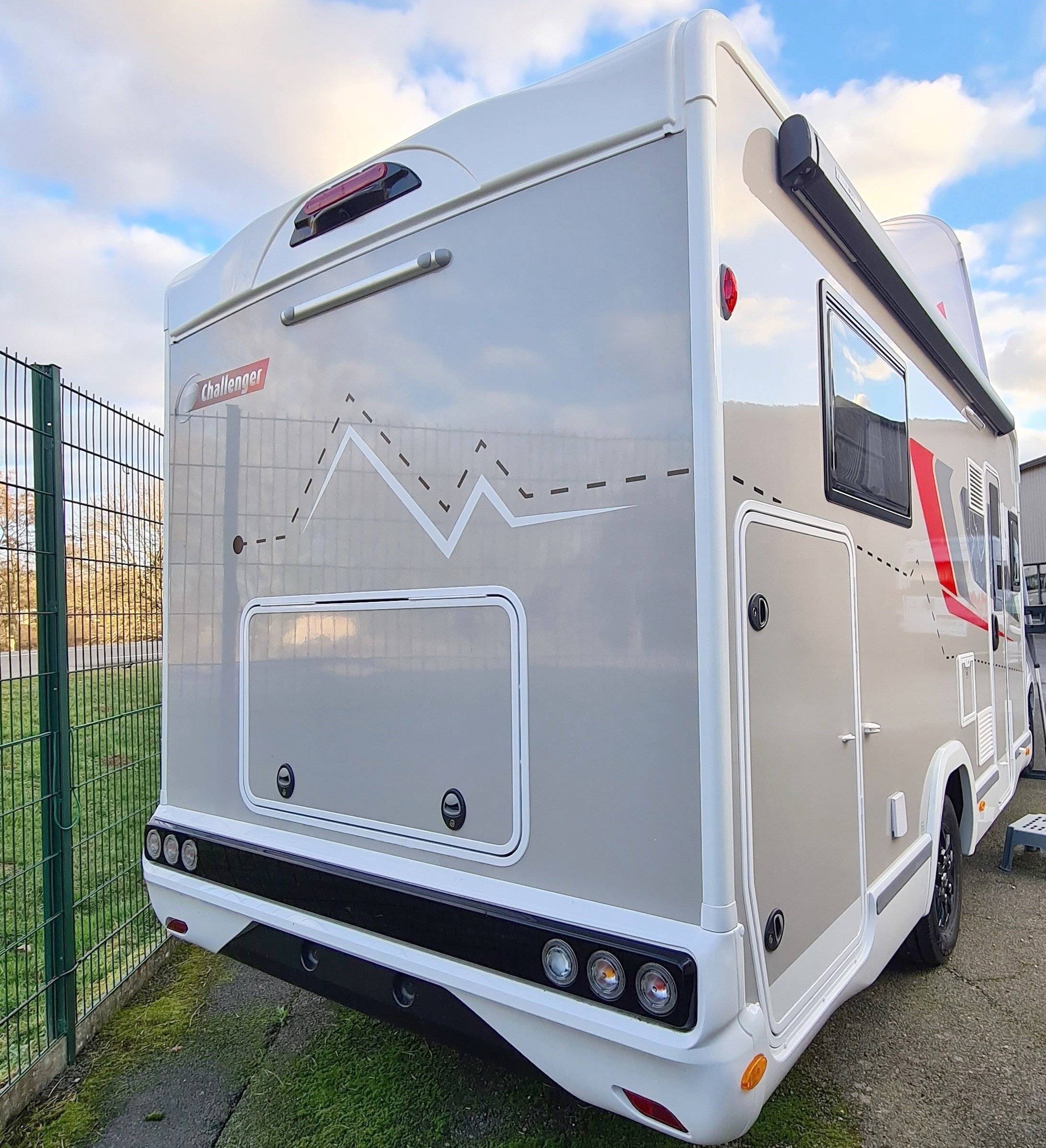 Challenger 328 Graphite Premium