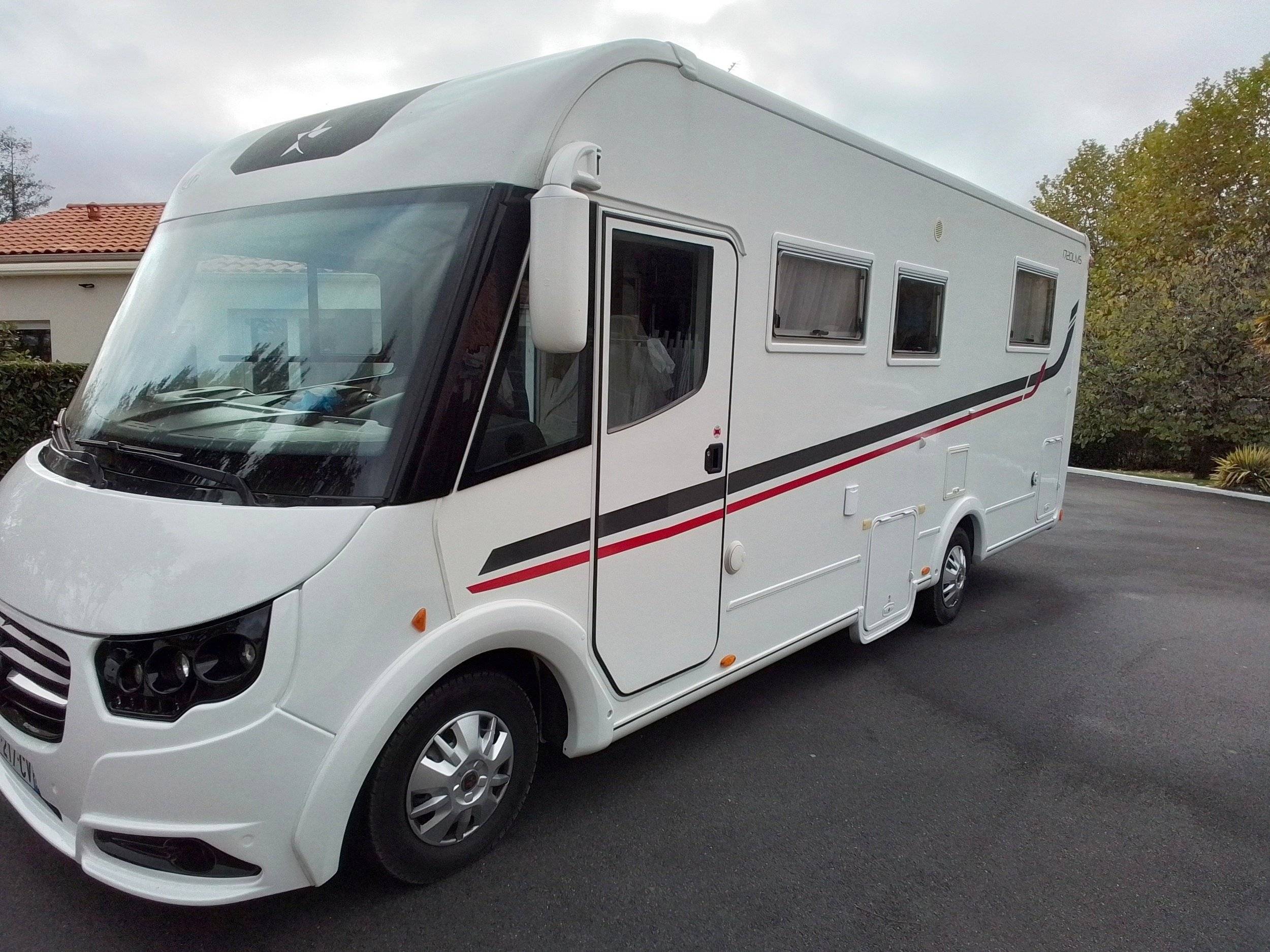 Vista frontale a ¾ Fiat Fiat - Yescapa