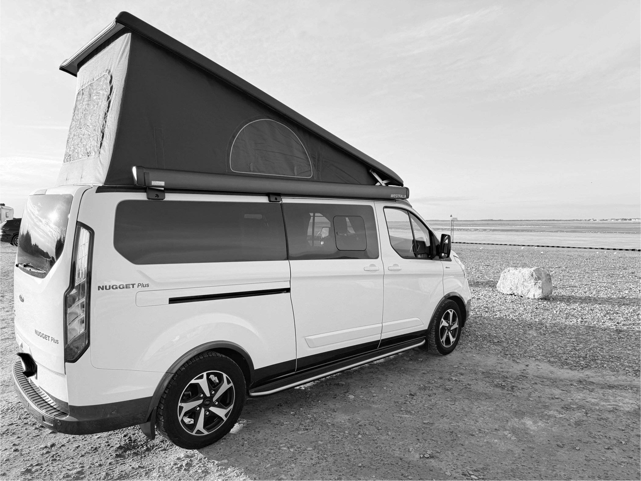 Vue avant de 3/4 Ford Ford Nugget - Yescapa