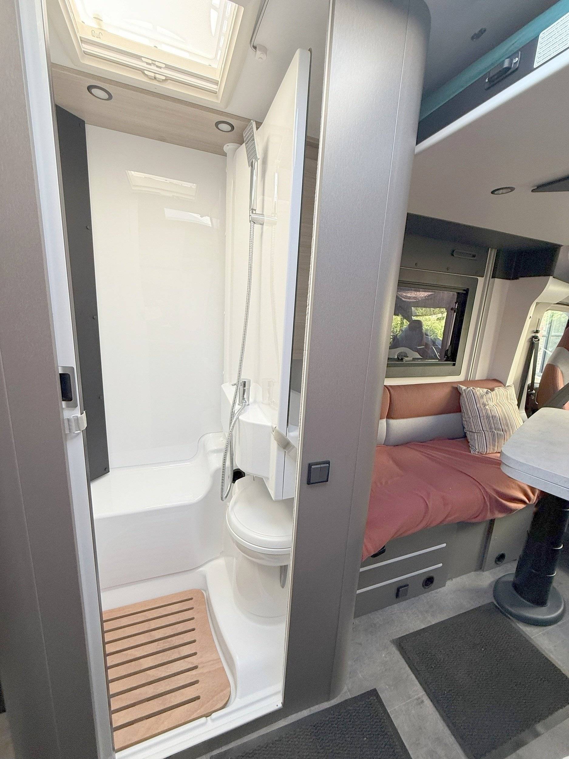 Challenger Challenger 250 Open Edition