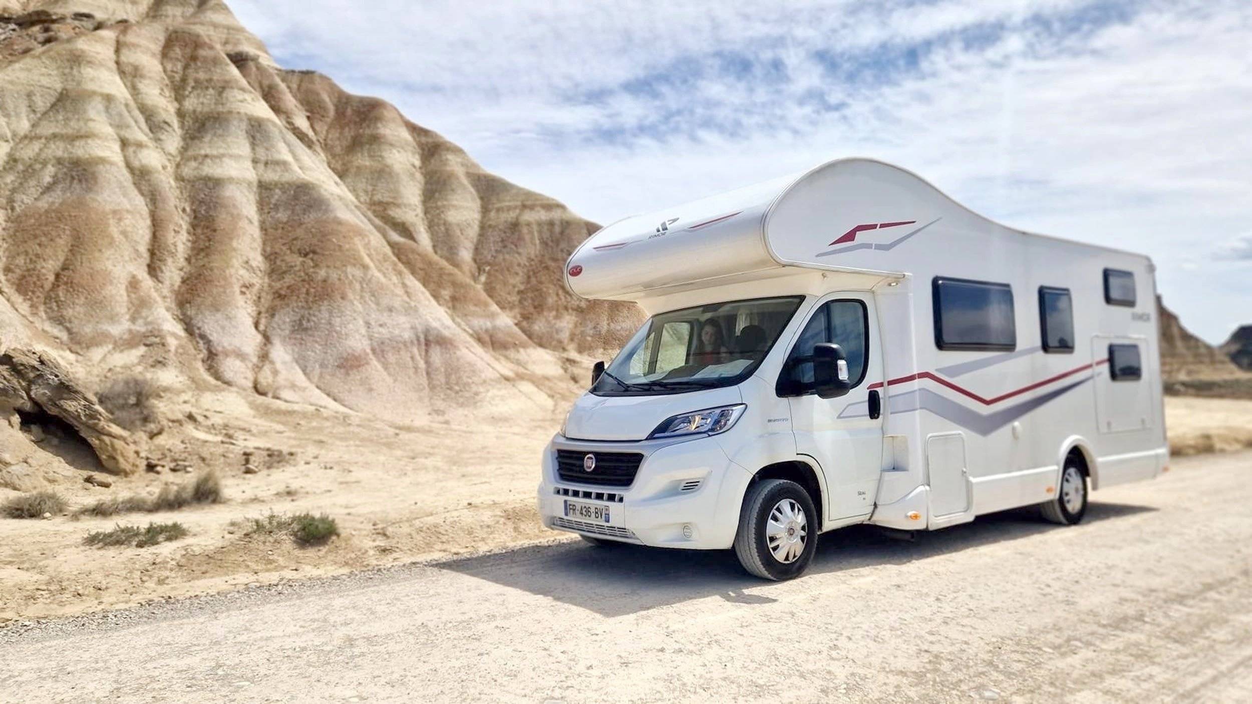 Vista frontale a ¾ Fiat Ducato 2,2 l 120 ch - Yescapa