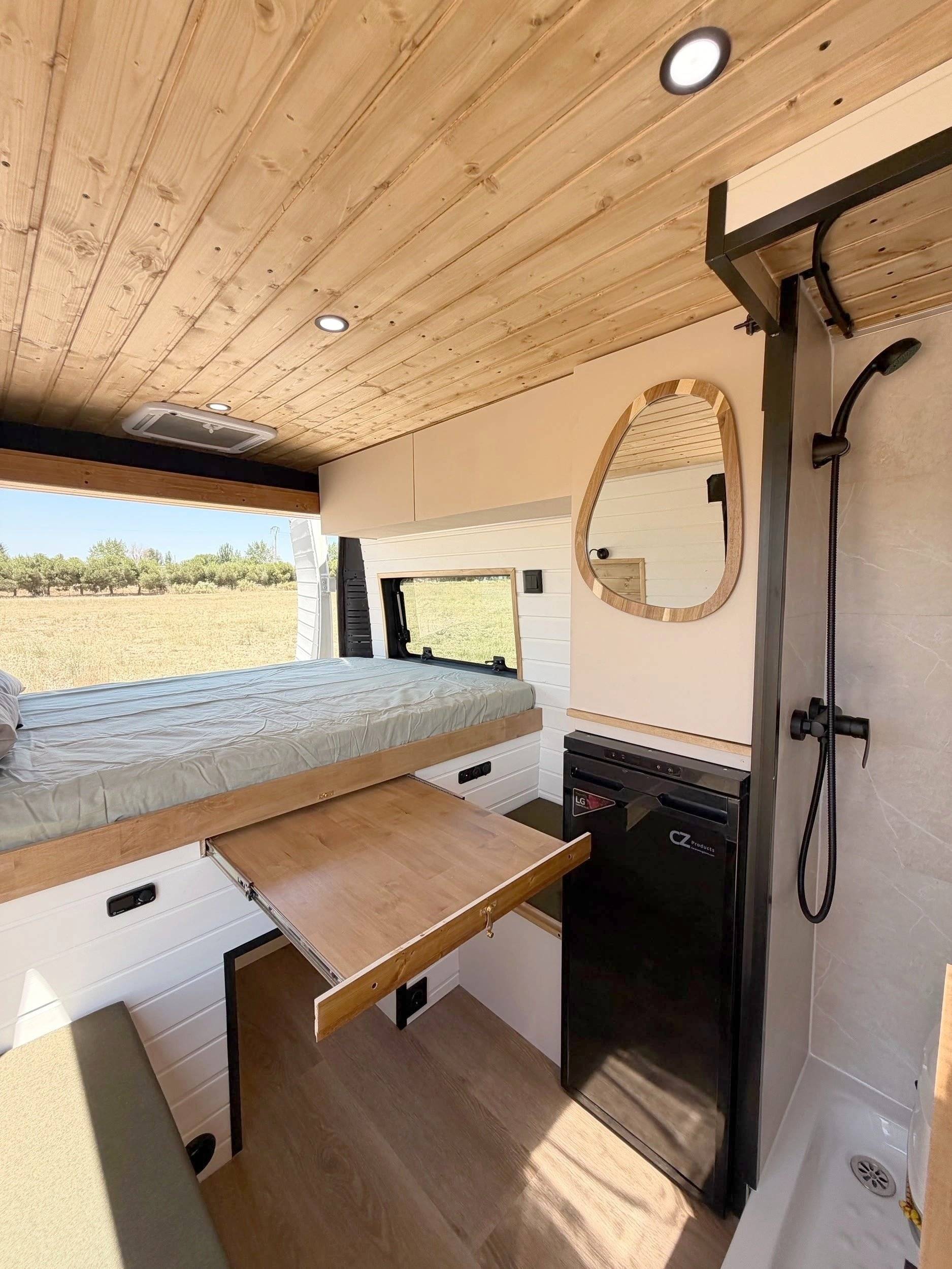 Área de jantar Peugeot Boxer - Yescapa
