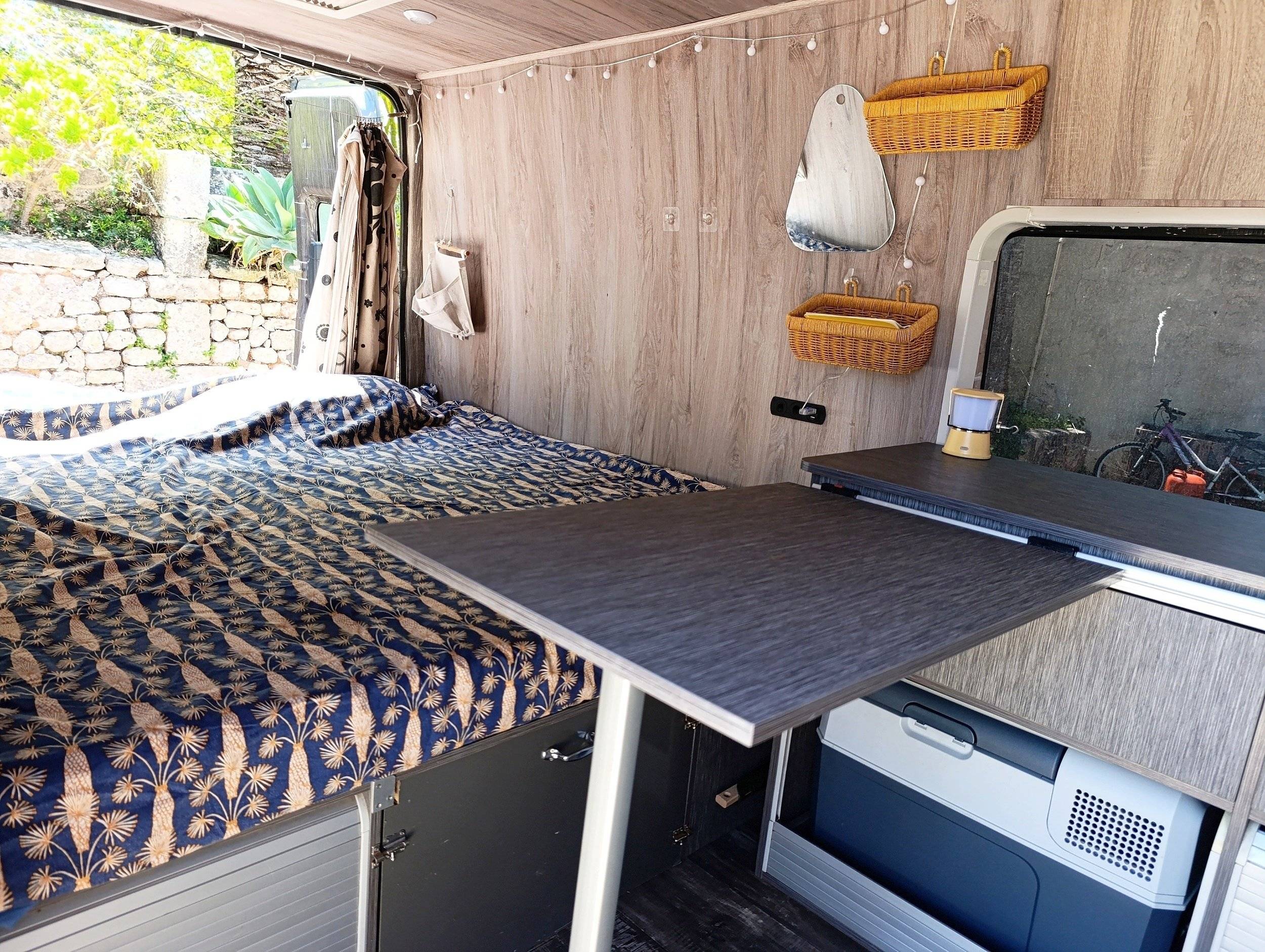 Dining Area Ford Transit - Yescapa