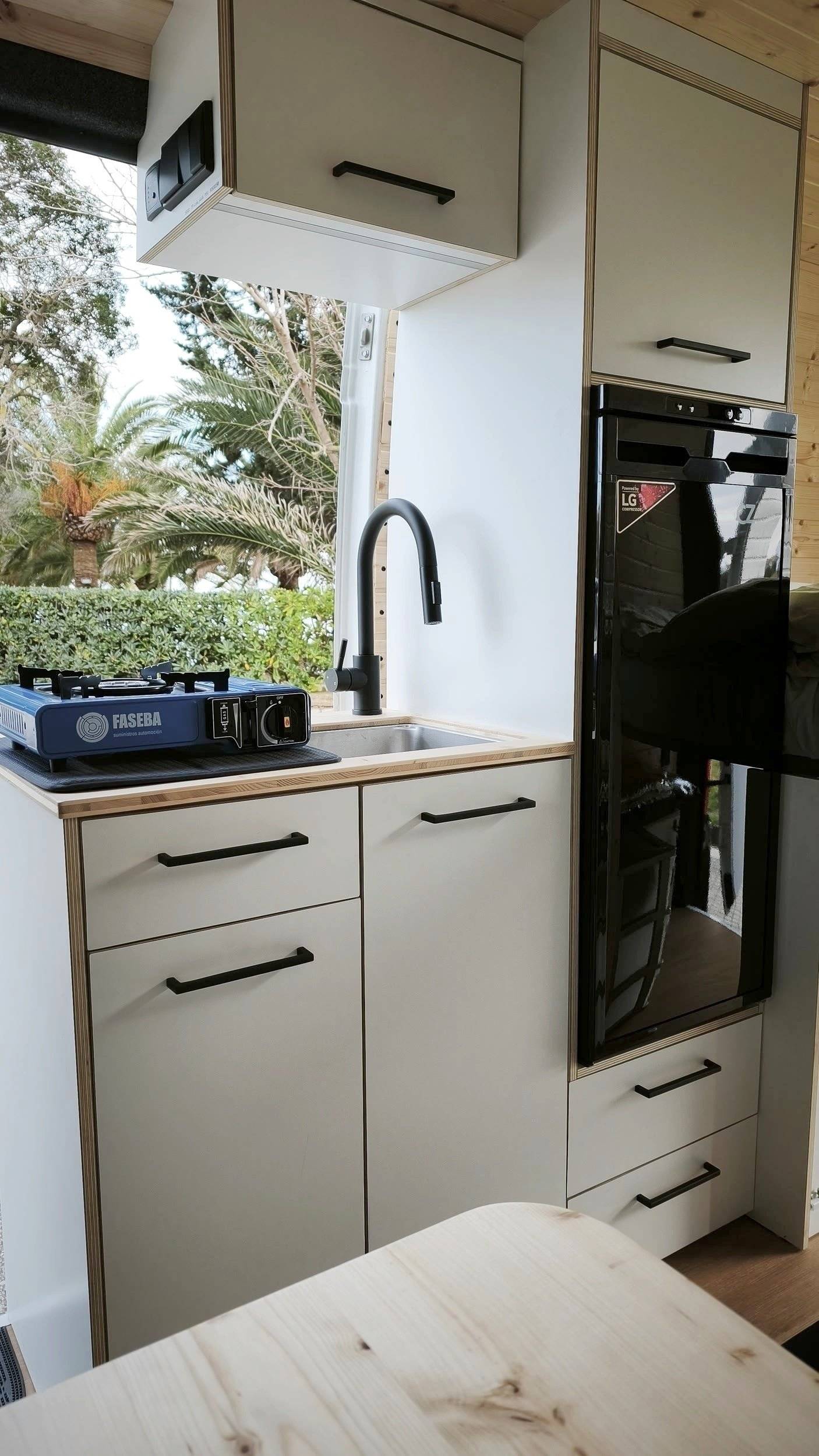 Kitchenette Citroën Jumper 2,0 l 110 ch - Yescapa