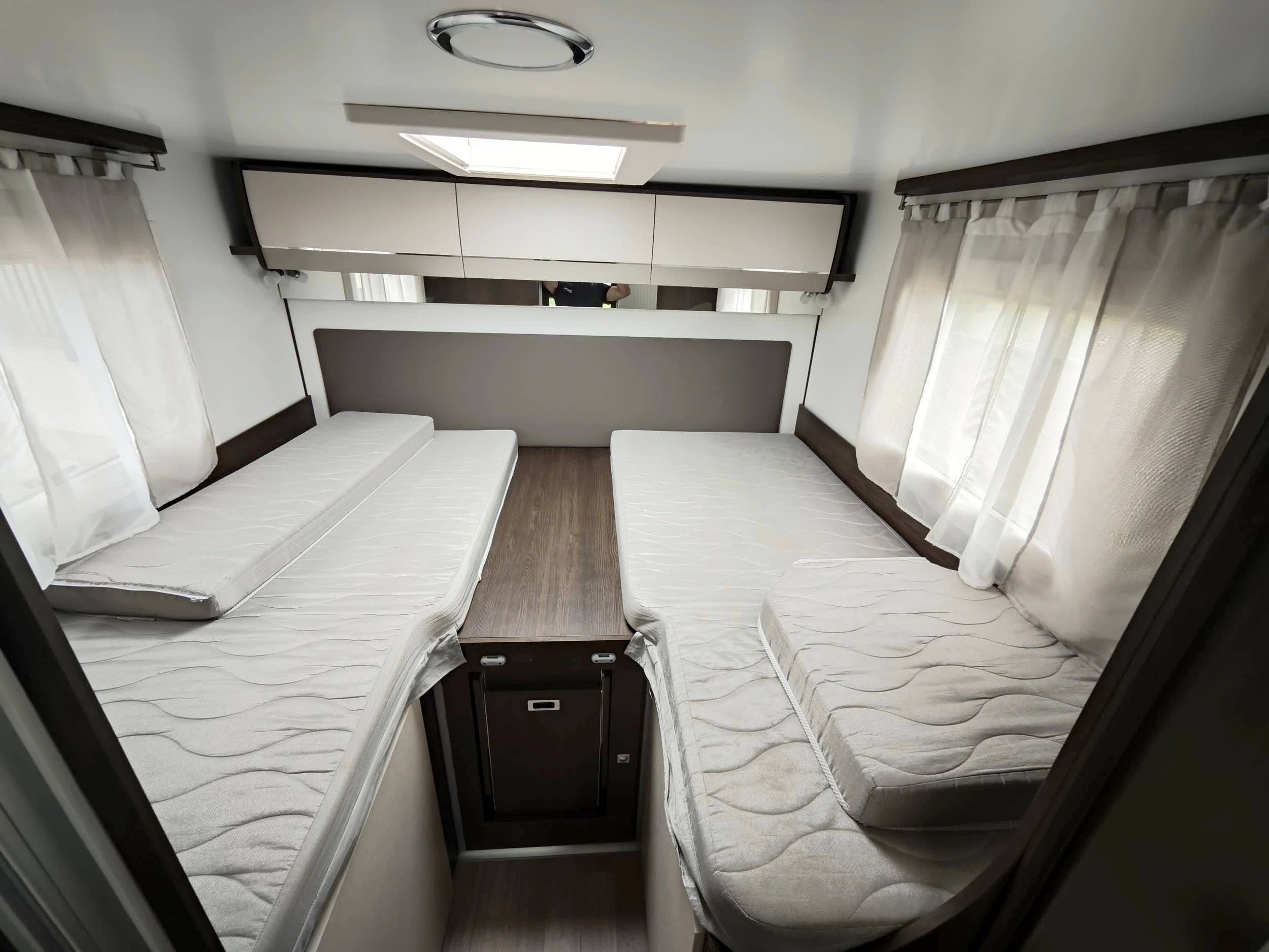 Plazas en cama Ford - Yescapa