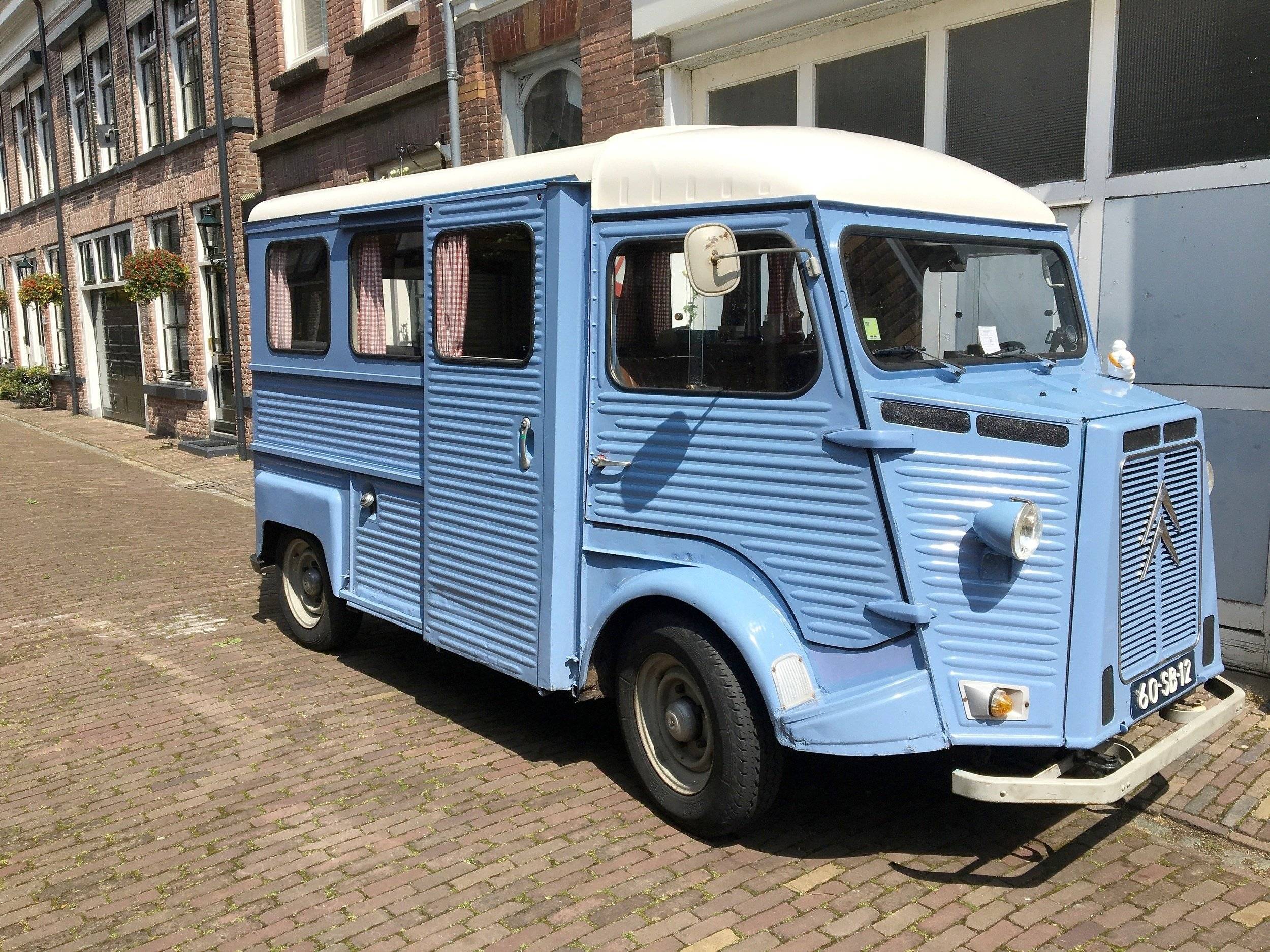 Front view from 3/4 Citroën - Yescapa