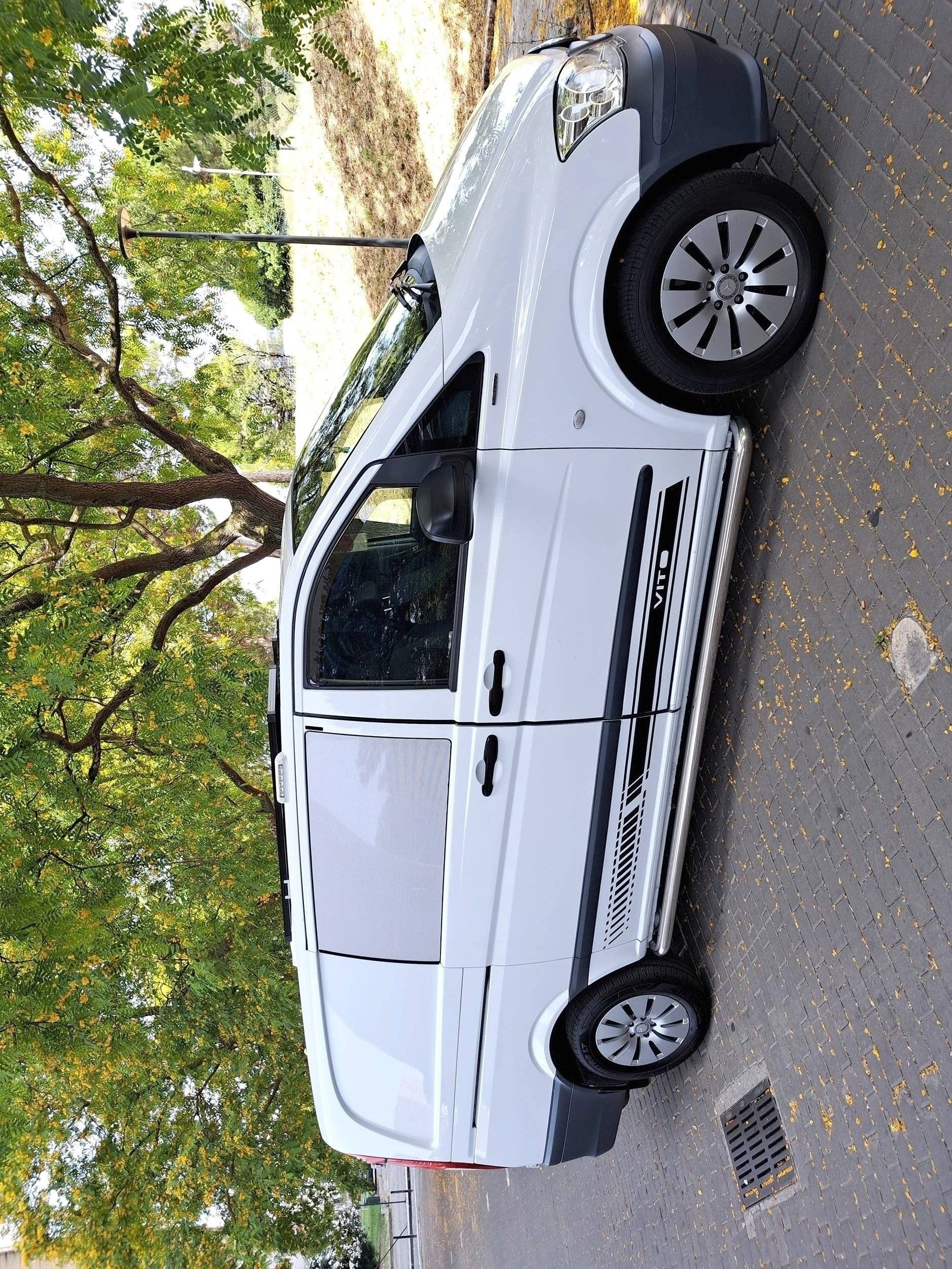 Front view from 3/4 Mercedes Mercedes vito - Yescapa