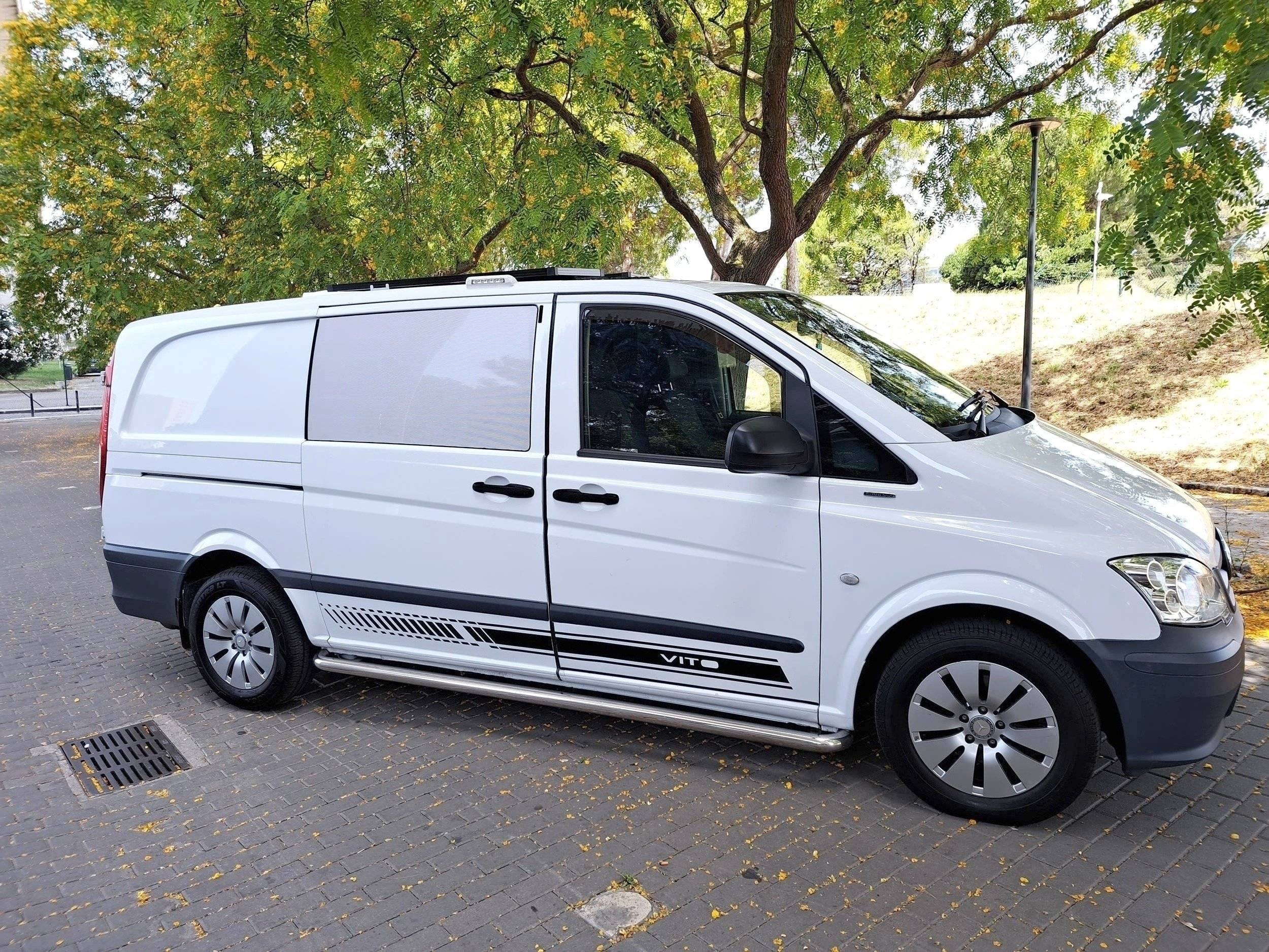 Front view from 3/4 Mercedes Mercedes vito - Yescapa