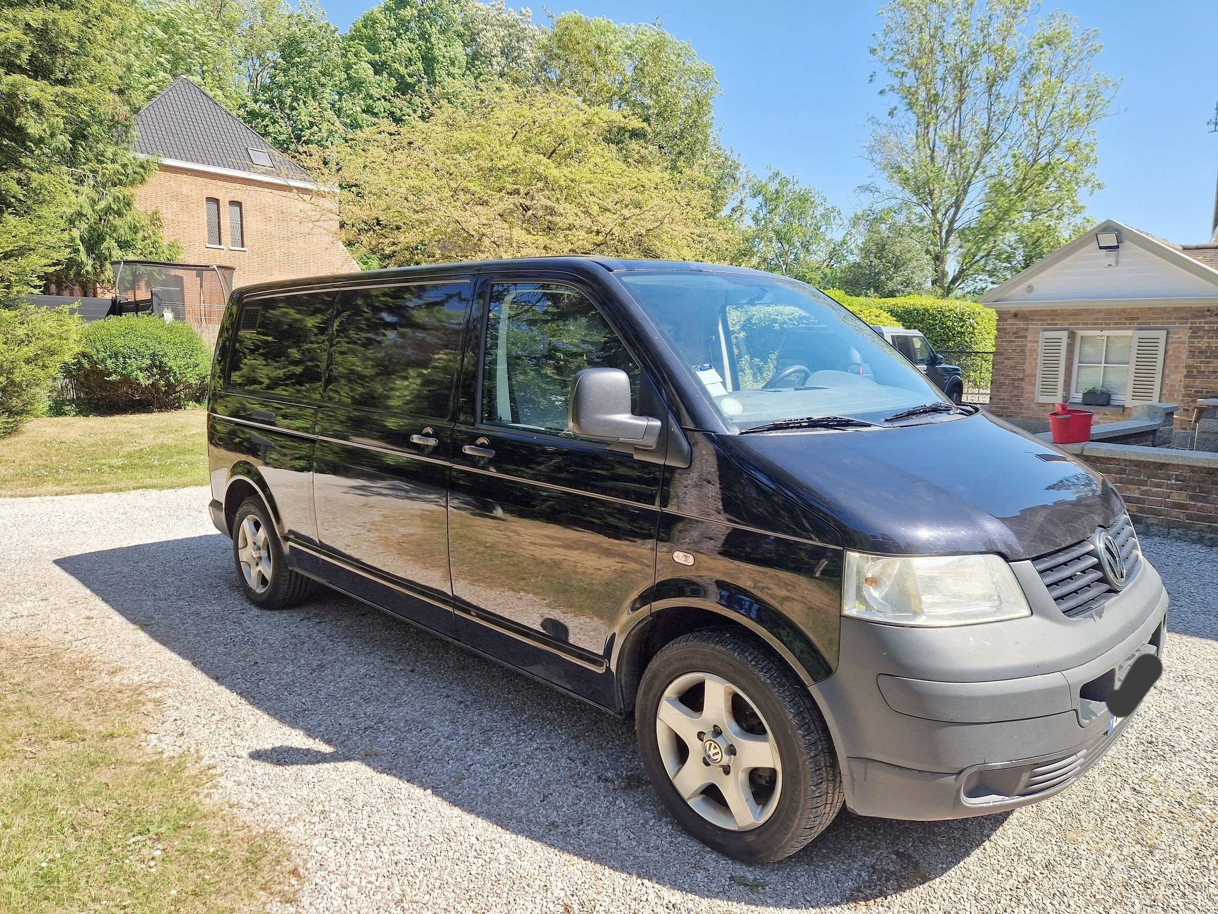 Front view from 3/4 Volkswagen Volkswagen Transporter - Yescapa