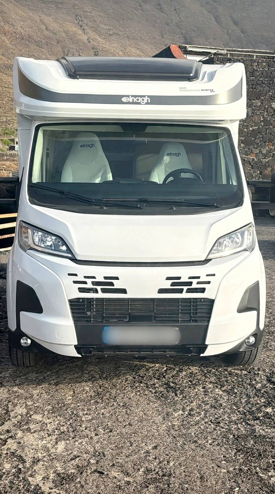 Front view from 3/4 Ford - Yescapa