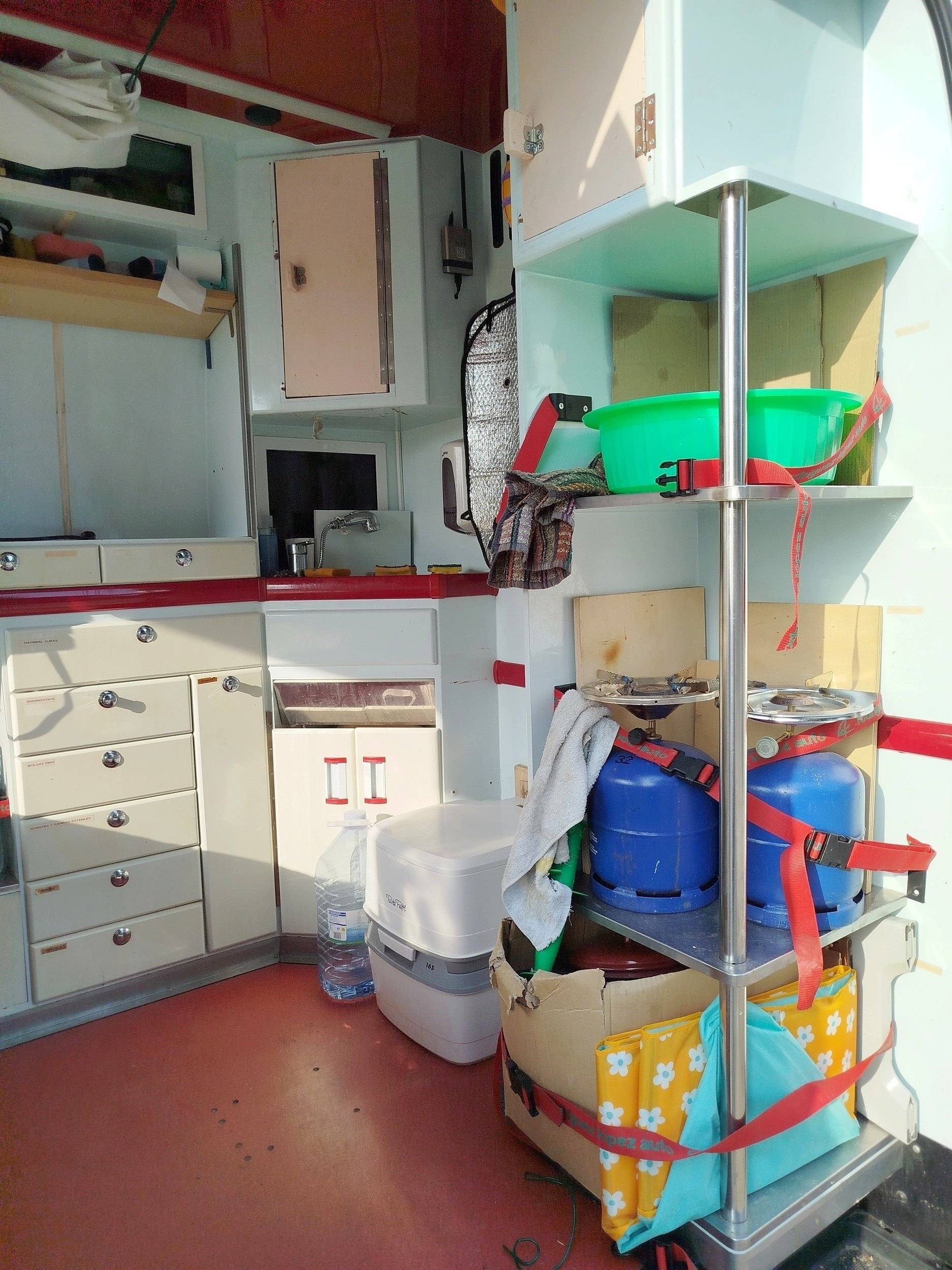 Kitchen Volkswagen Crafter 2,5 l 140 ch - Yescapa