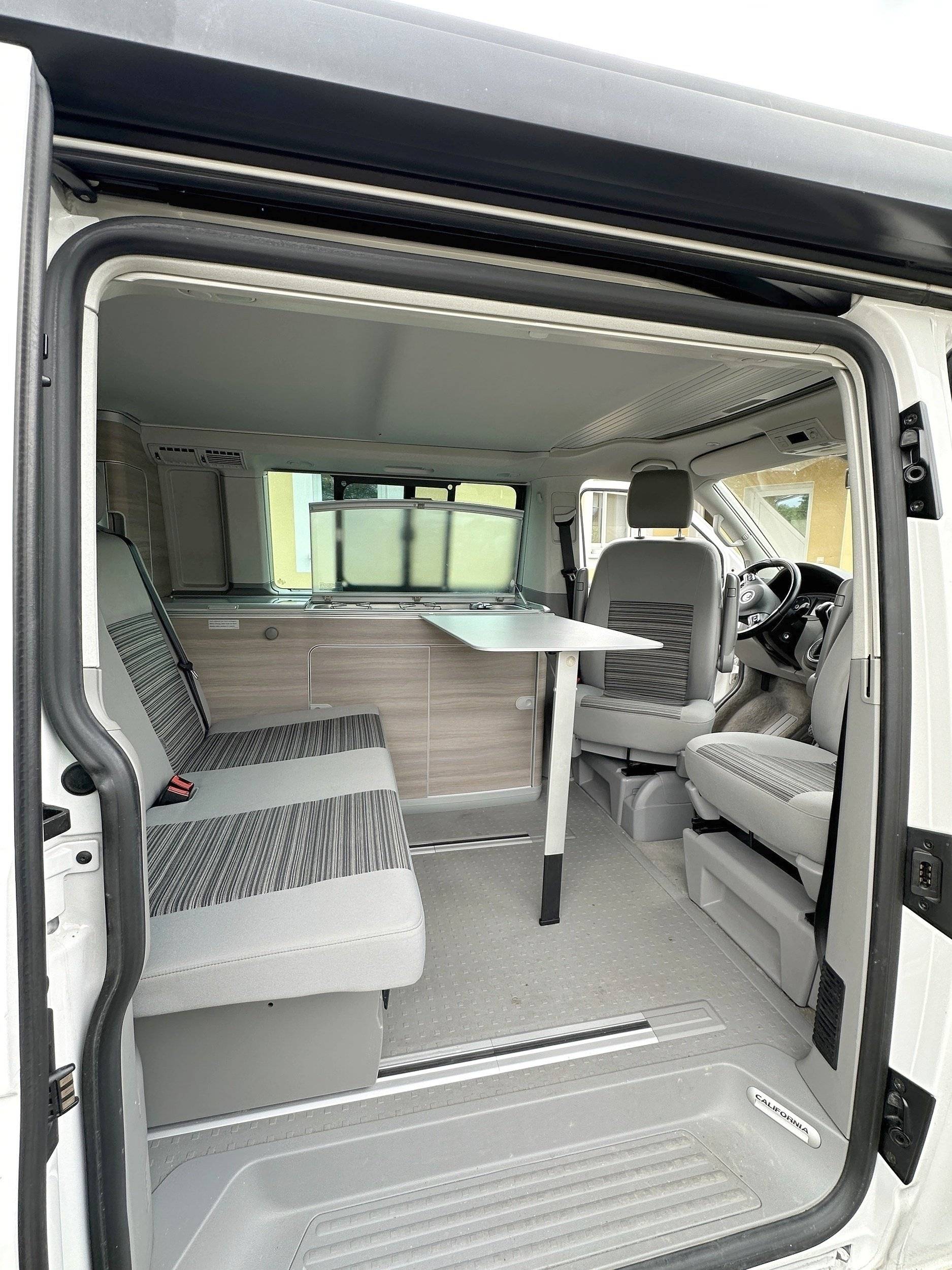 Eethoek Volkswagen T5 2,5 l 140 ch - Yescapa