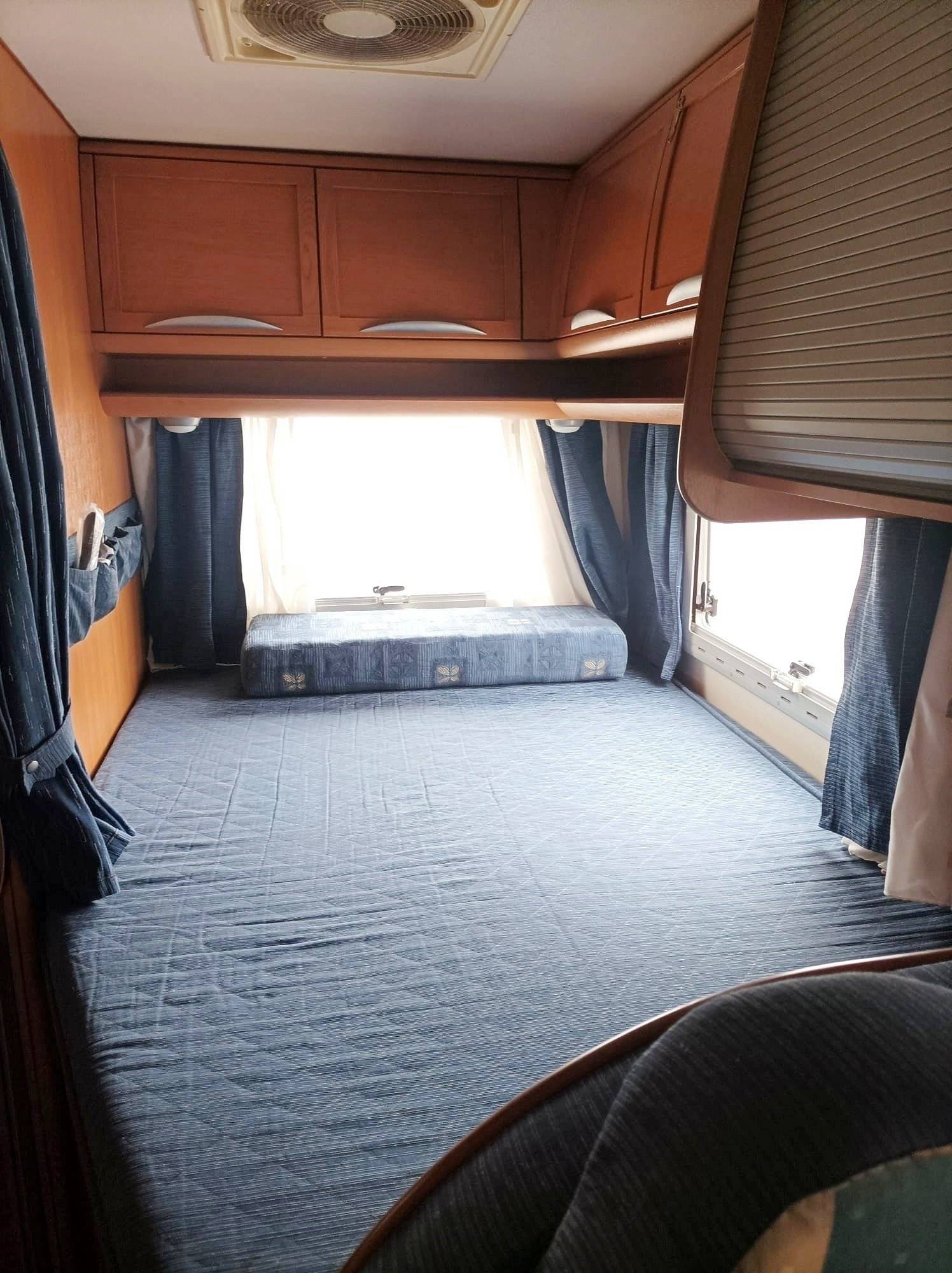 Berth Fiat FIAT Ducato 2,8 127 - Yescapa