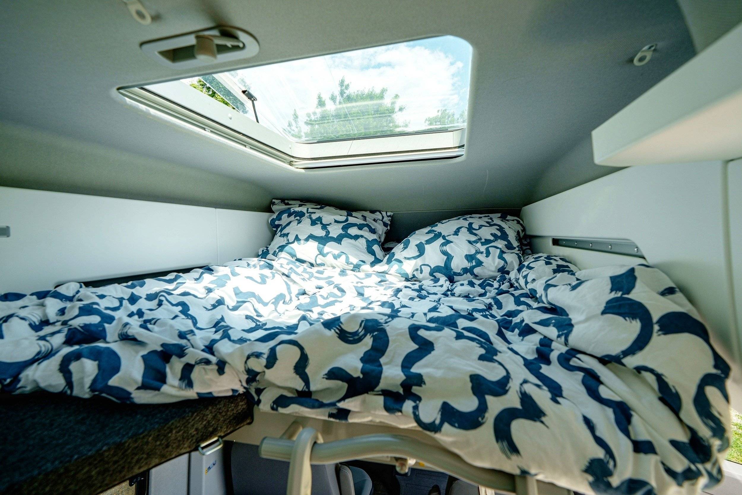 Berth Volkswagen Grand California 600 - Yescapa