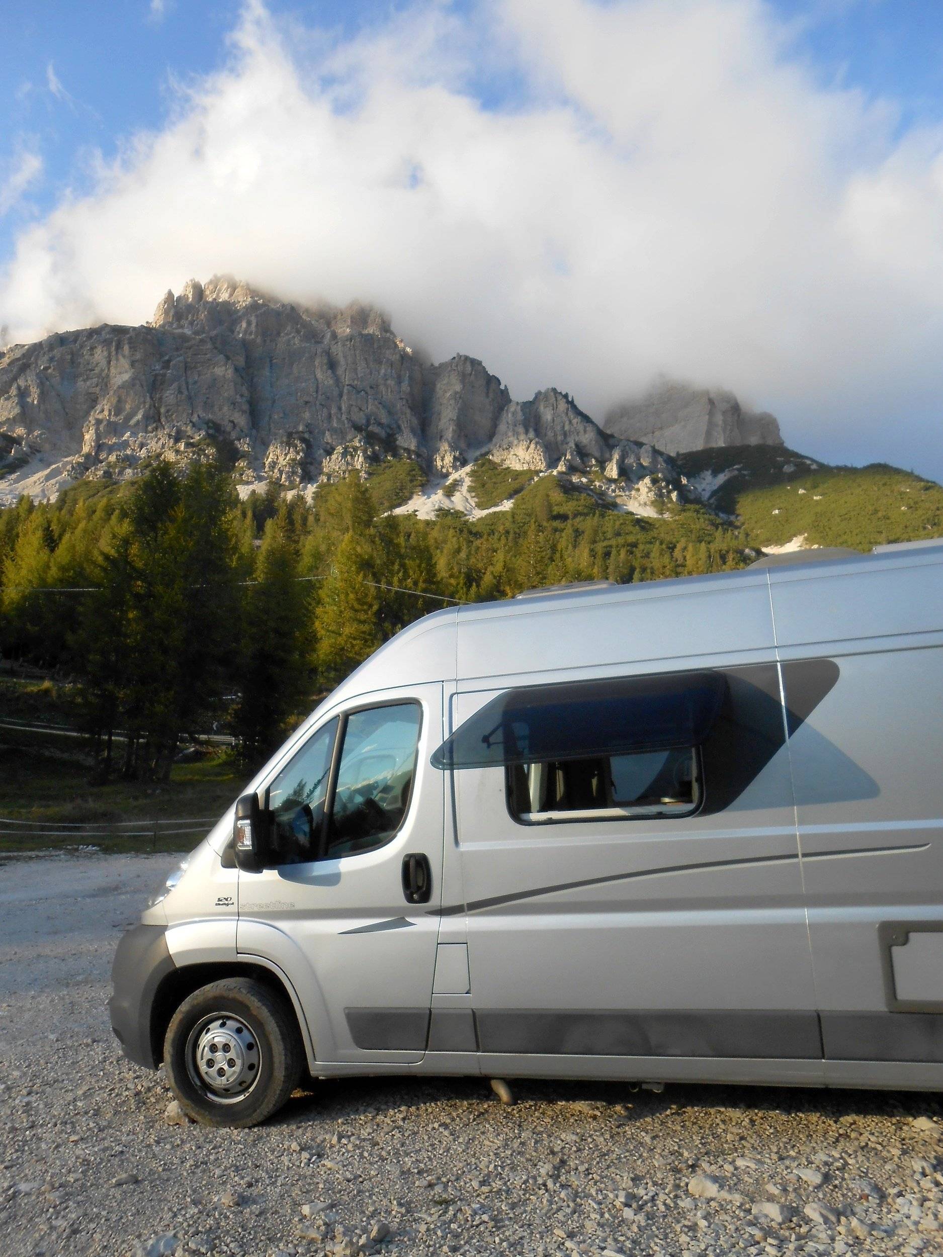 schräge Vorderansicht Fiat Fiat Ducato Multijet 2.3 130CV - Yescapa
