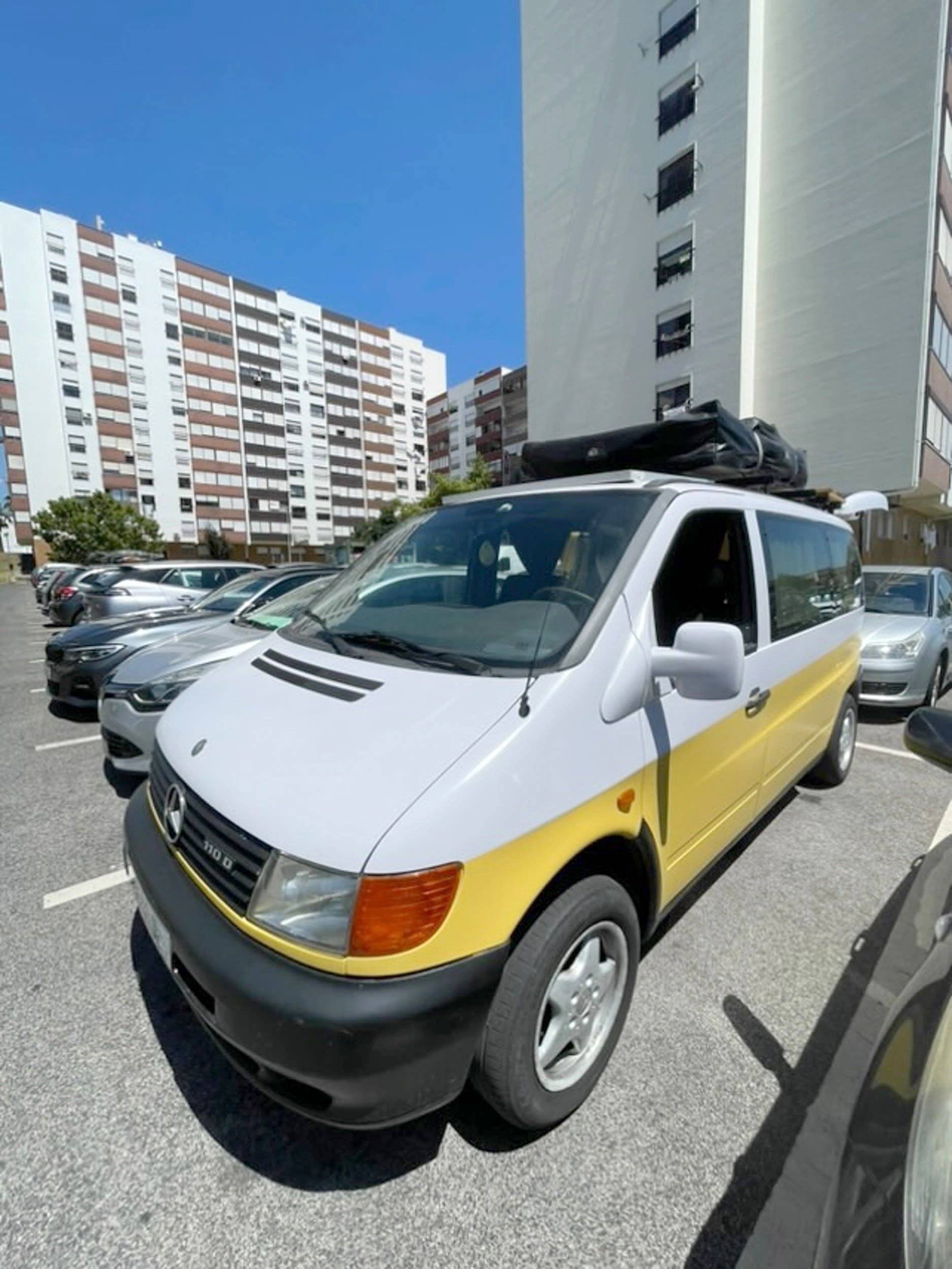 Vista frontale a ¾ Mercedes Vito 2,2 l 163 ch - Yescapa