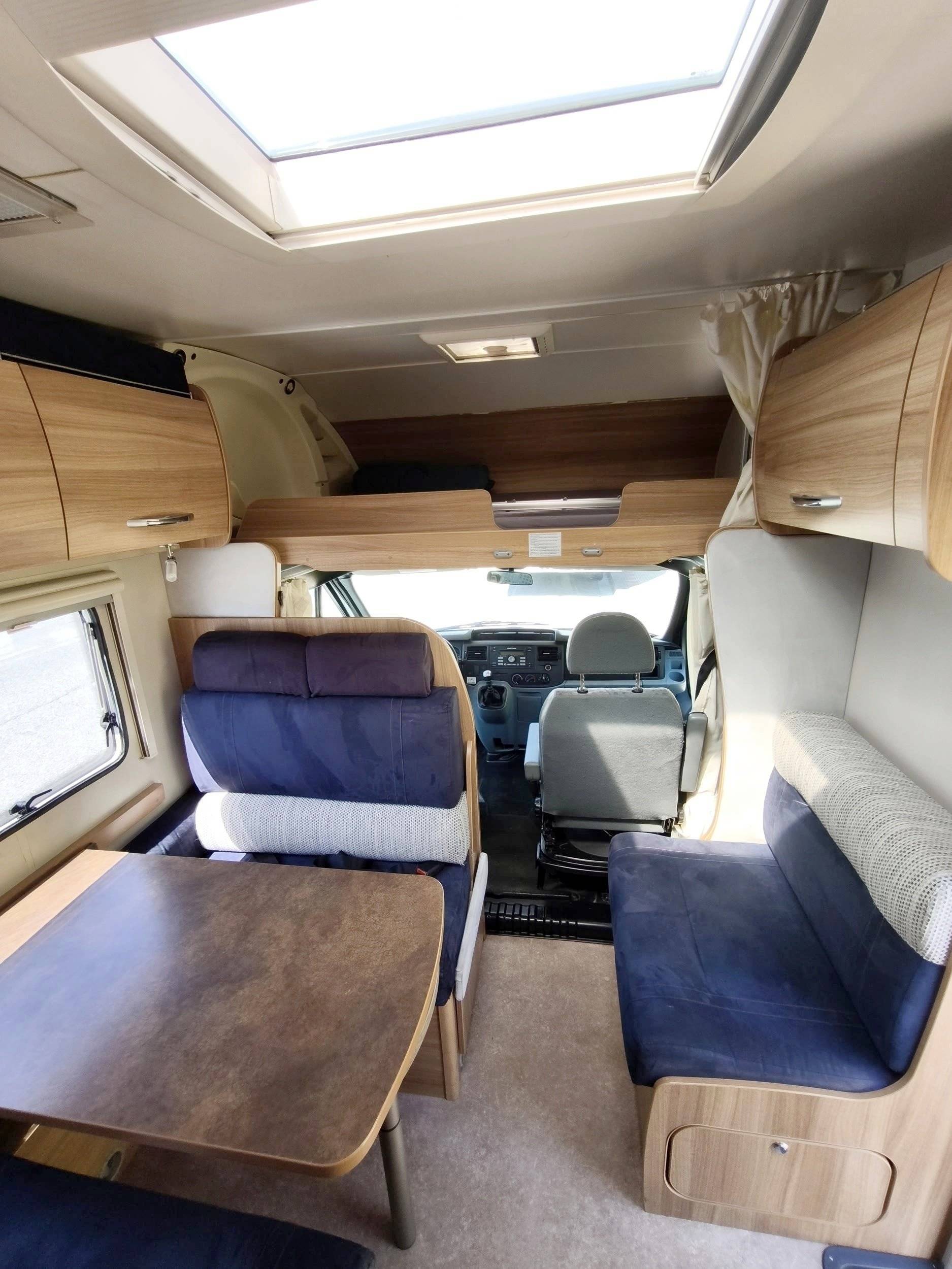 Comedor Ford Transit 2,2 l 140 ch - Yescapa