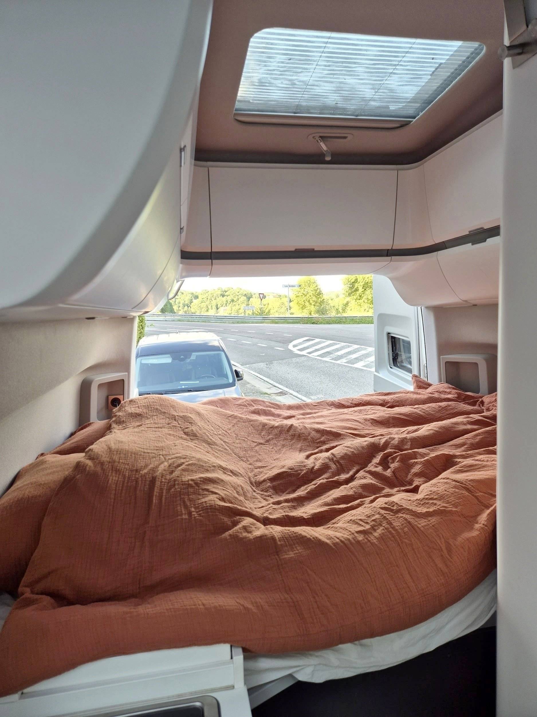 Berth Volkswagen Gran California - Yescapa