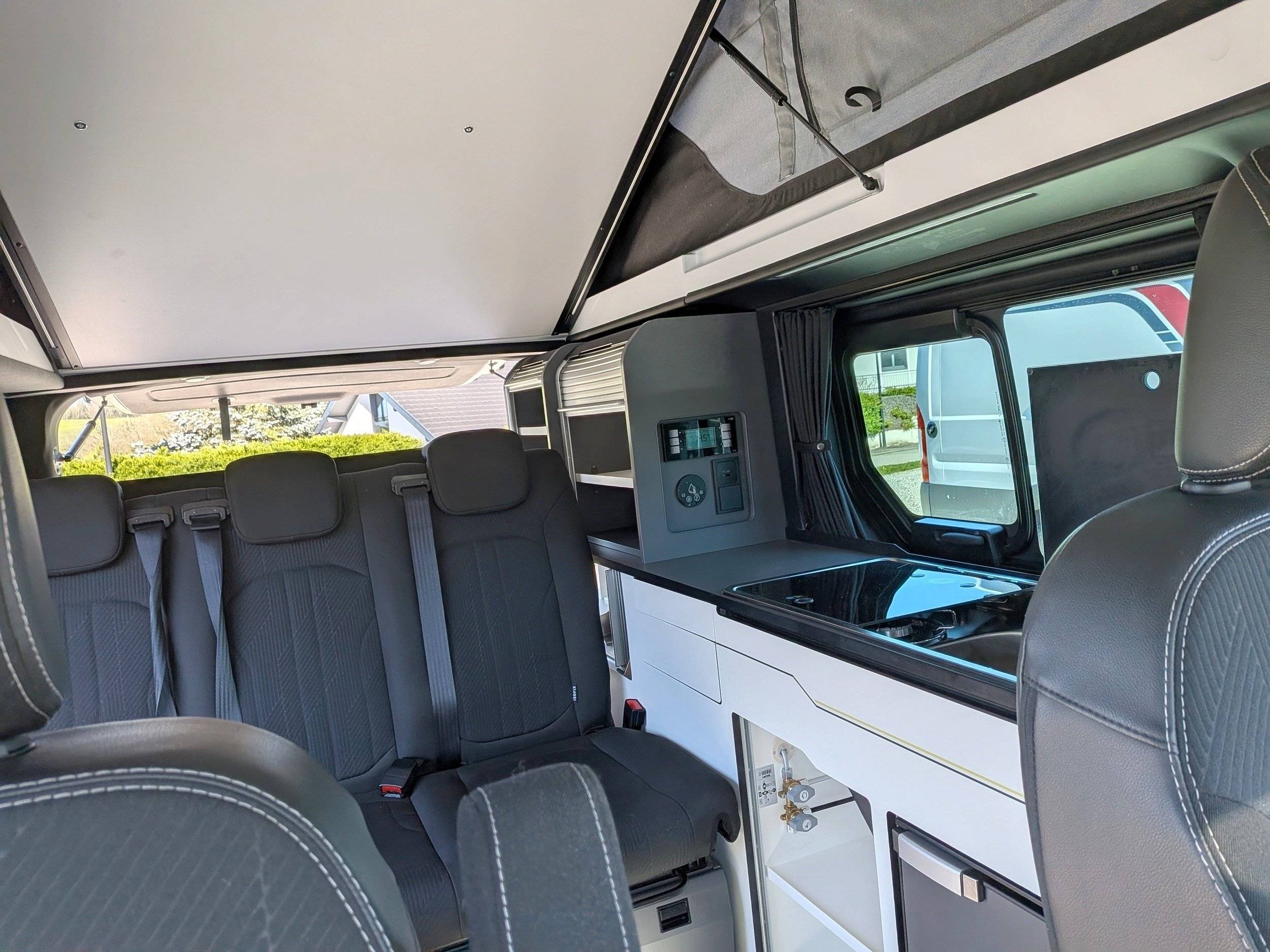 Coin repas Renault Trafic 1,6 l 145 ch - Yescapa