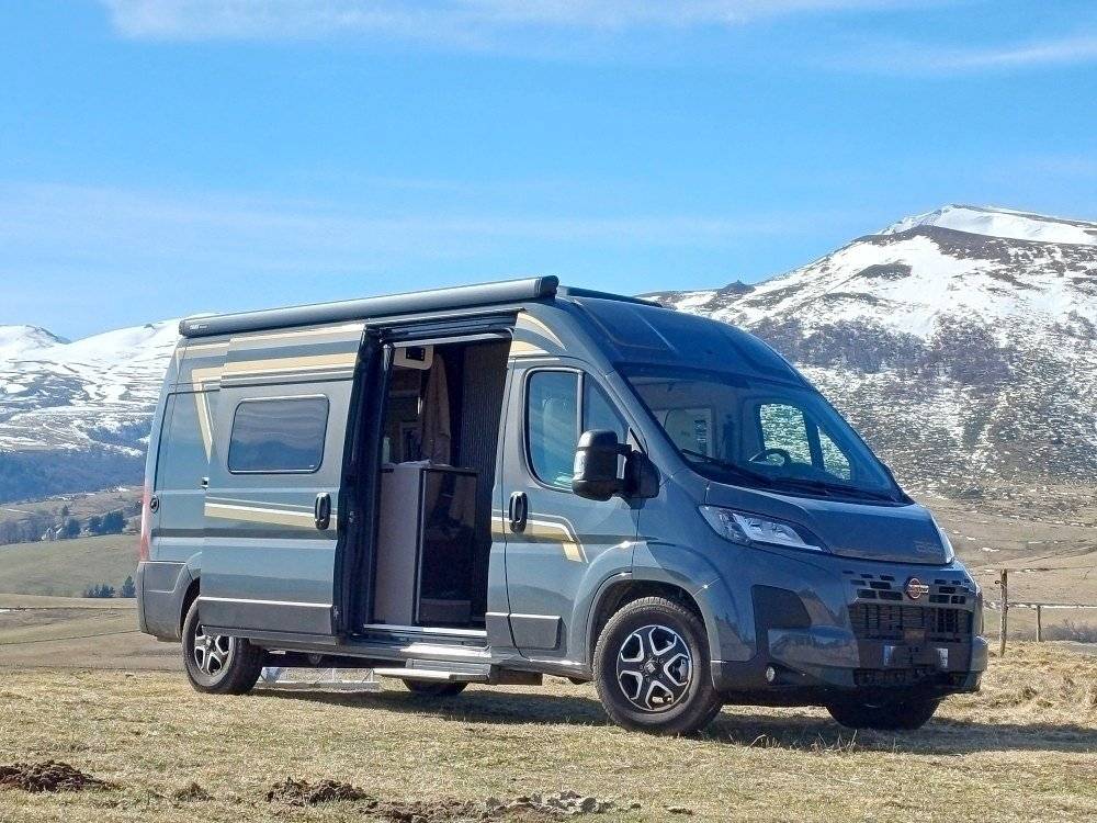 Vista del vehicle angle davanter Fiat Ducato 2,2 140cv - Yescapa