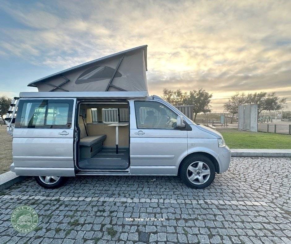 Front view from 3/4 Volkswagen VOLKSWAGEN CALIFORNIA - Yescapa