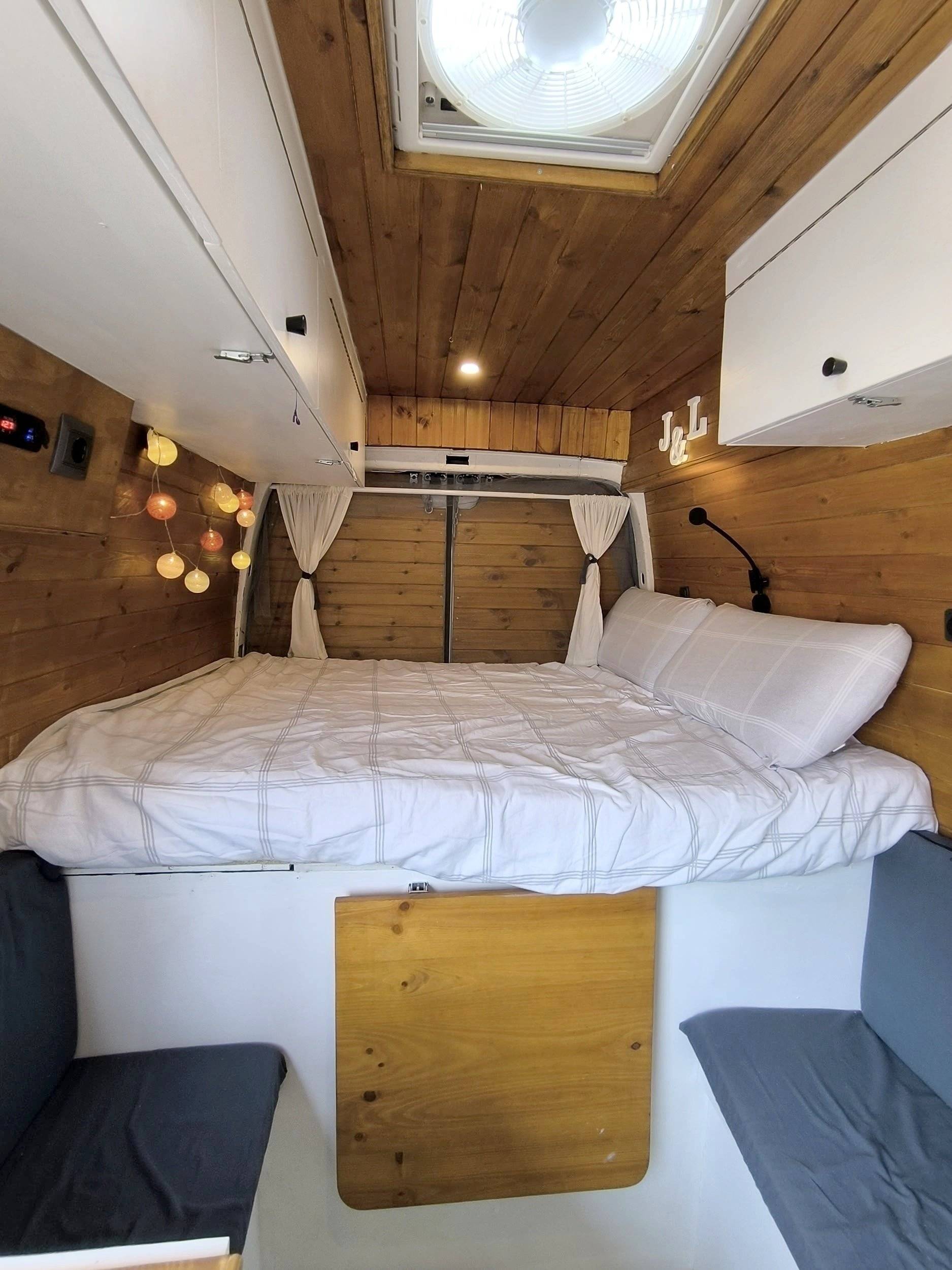Berth Opel Movano - Yescapa