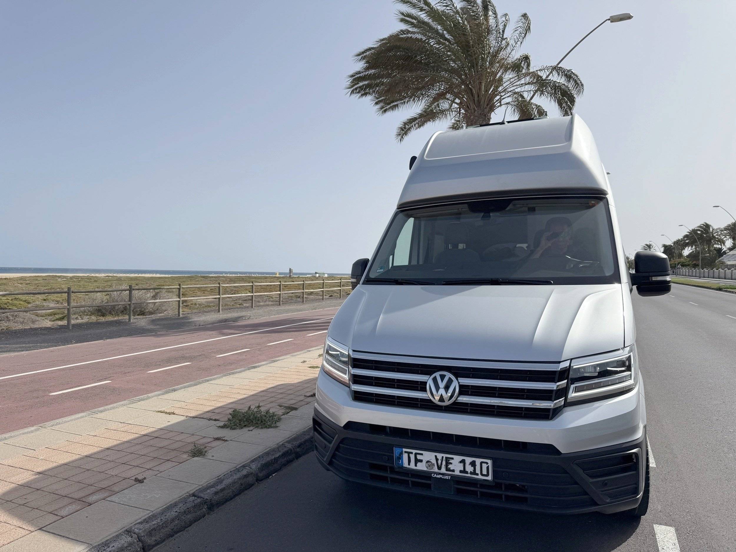 Front view from 3/4 Volkswagen Grand California 600 - Yescapa