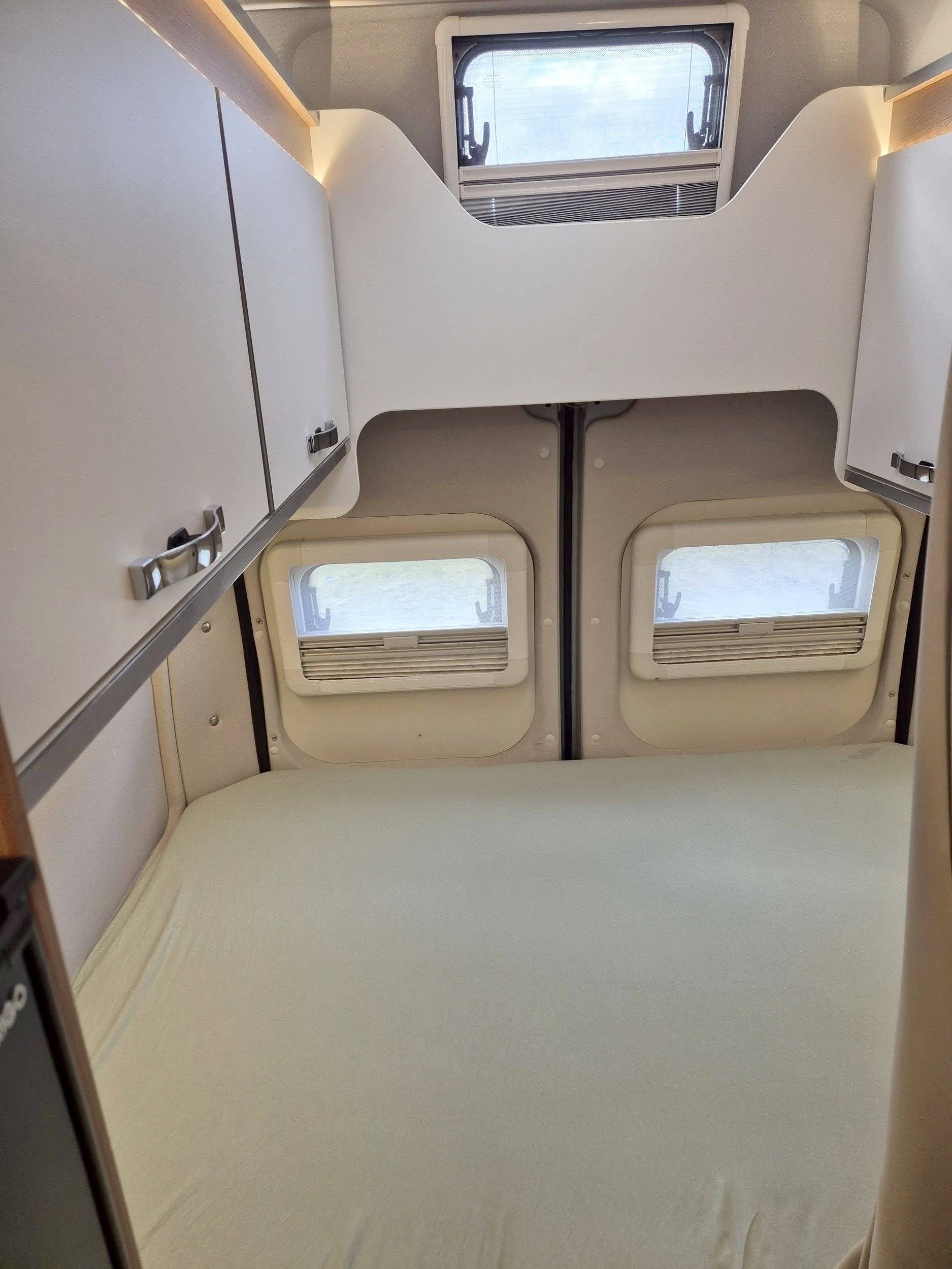 Berth Fiat Ducato 2,3 l Multijet 140 - Yescapa