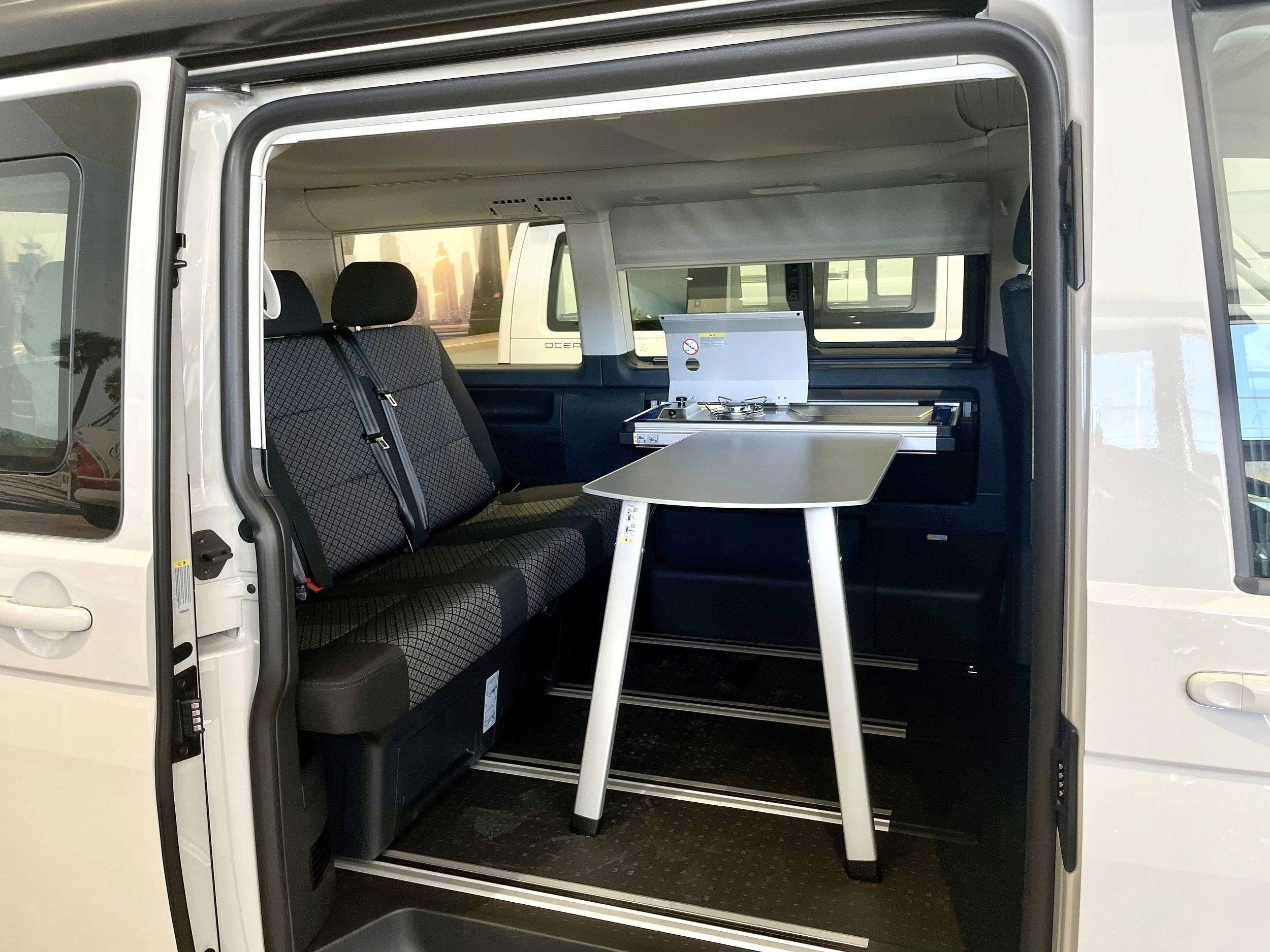 Dining Area Volkswagen T6 2,0 l TDI 150 ch - Yescapa