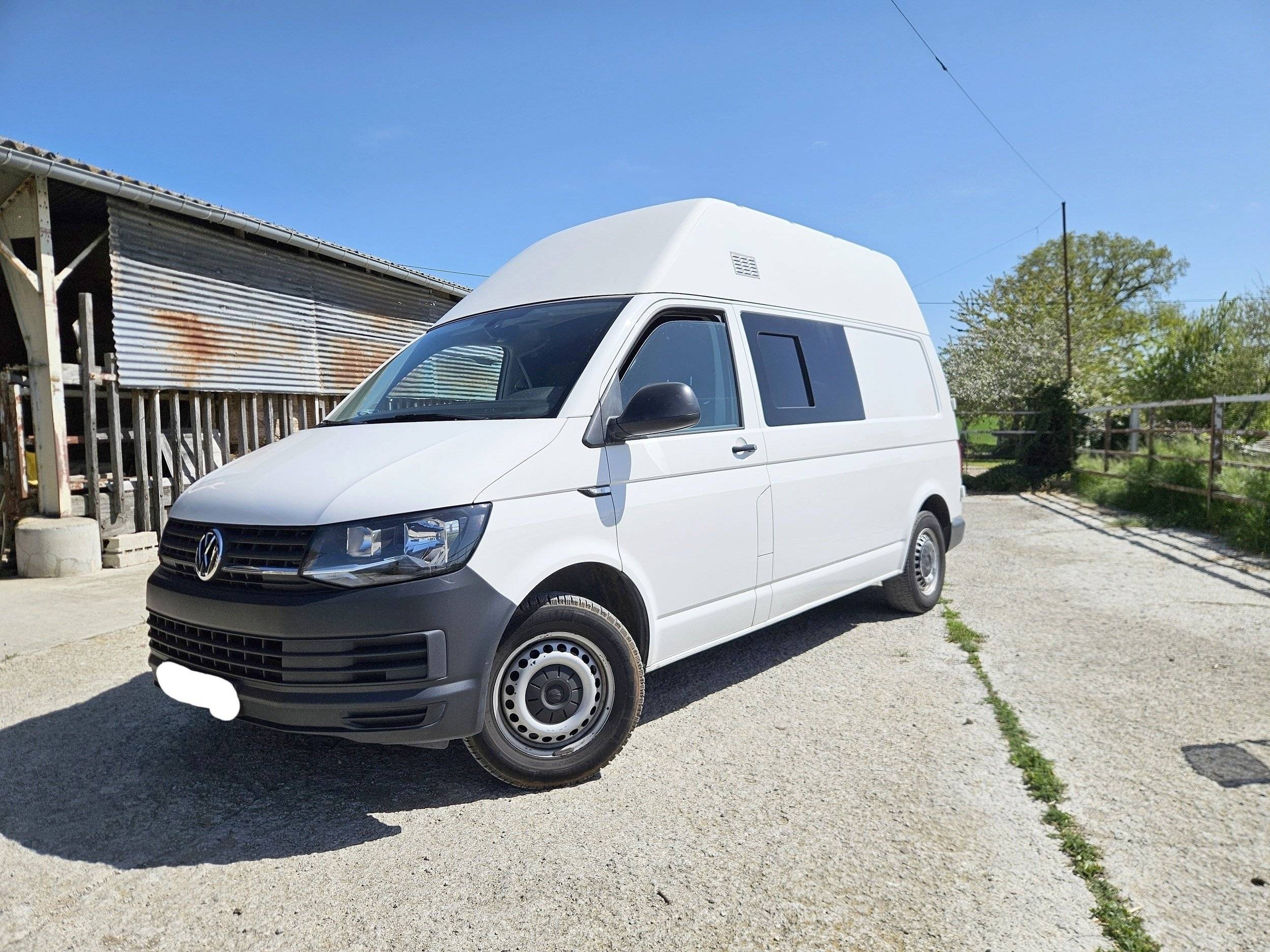 schräge Vorderansicht Volkswagen Volkswagen T6 - Yescapa