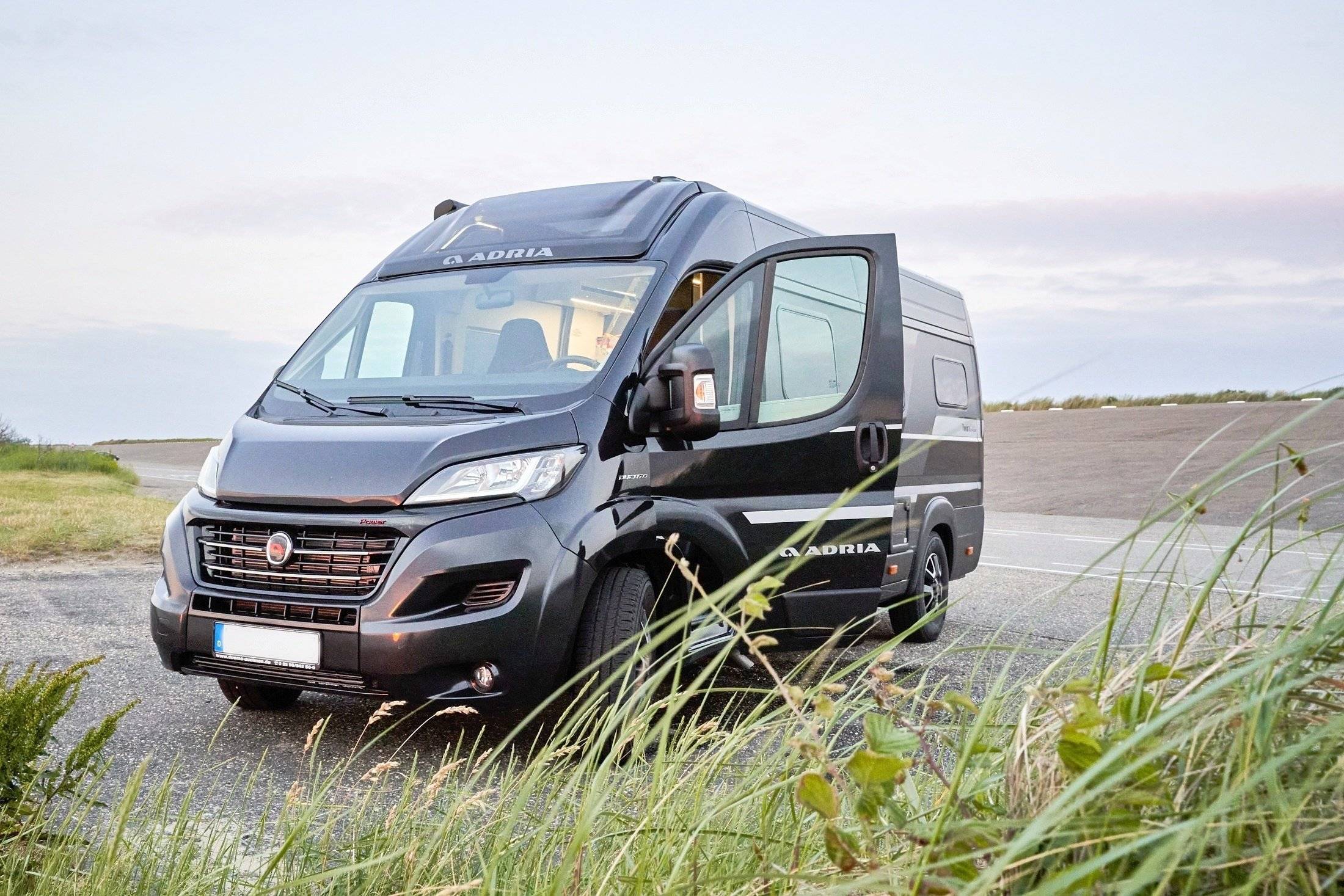 Vue avant de 3/4 Fiat Ducato - Yescapa