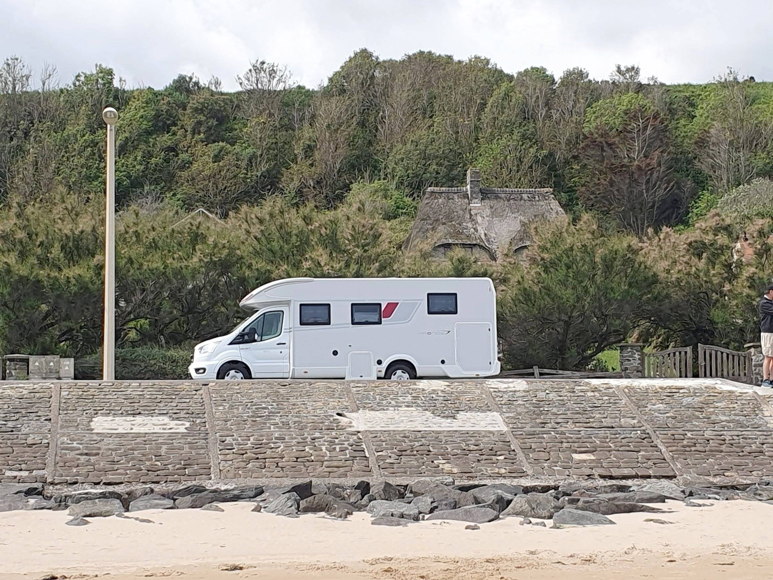 Front view from 3/4 Ford - Yescapa