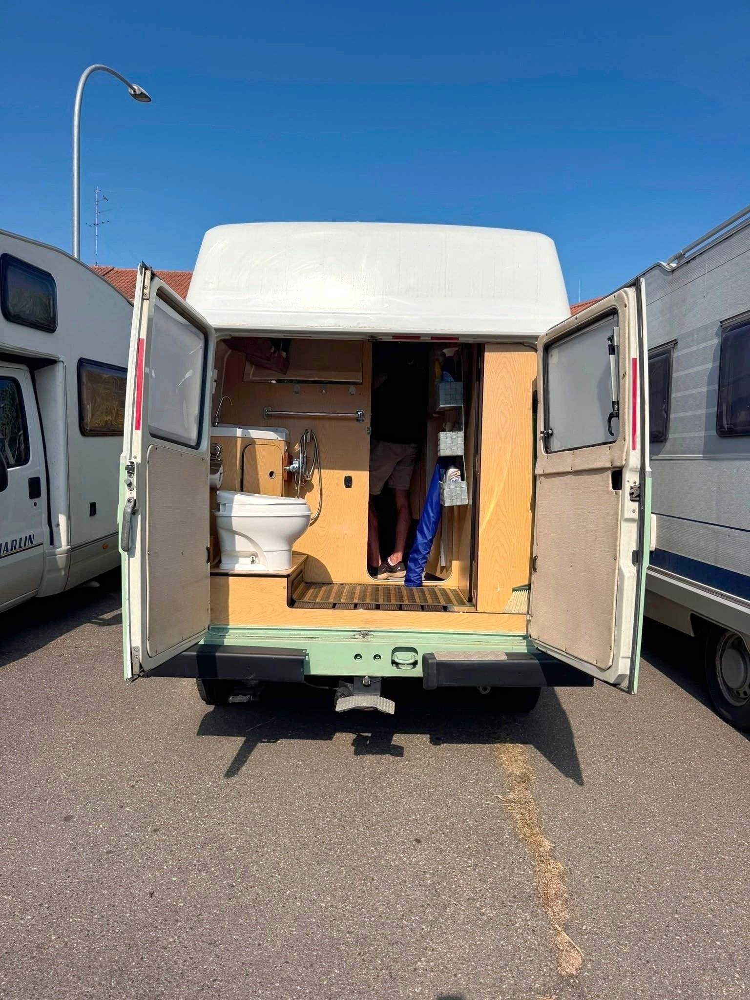 Rear view  - Yescapa