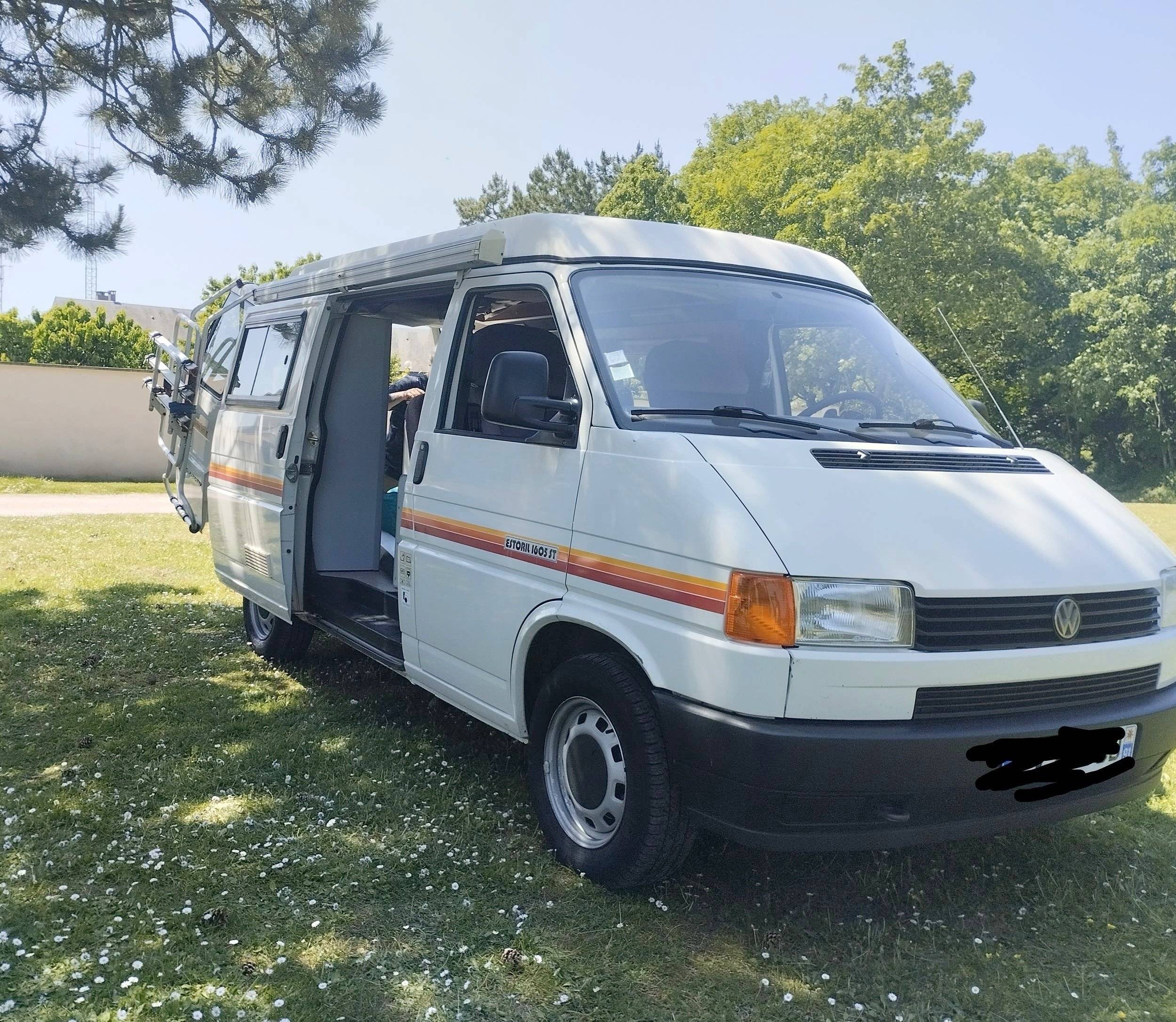 Front view from 3/4 Volkswagen Volkswagen Transporter - Yescapa