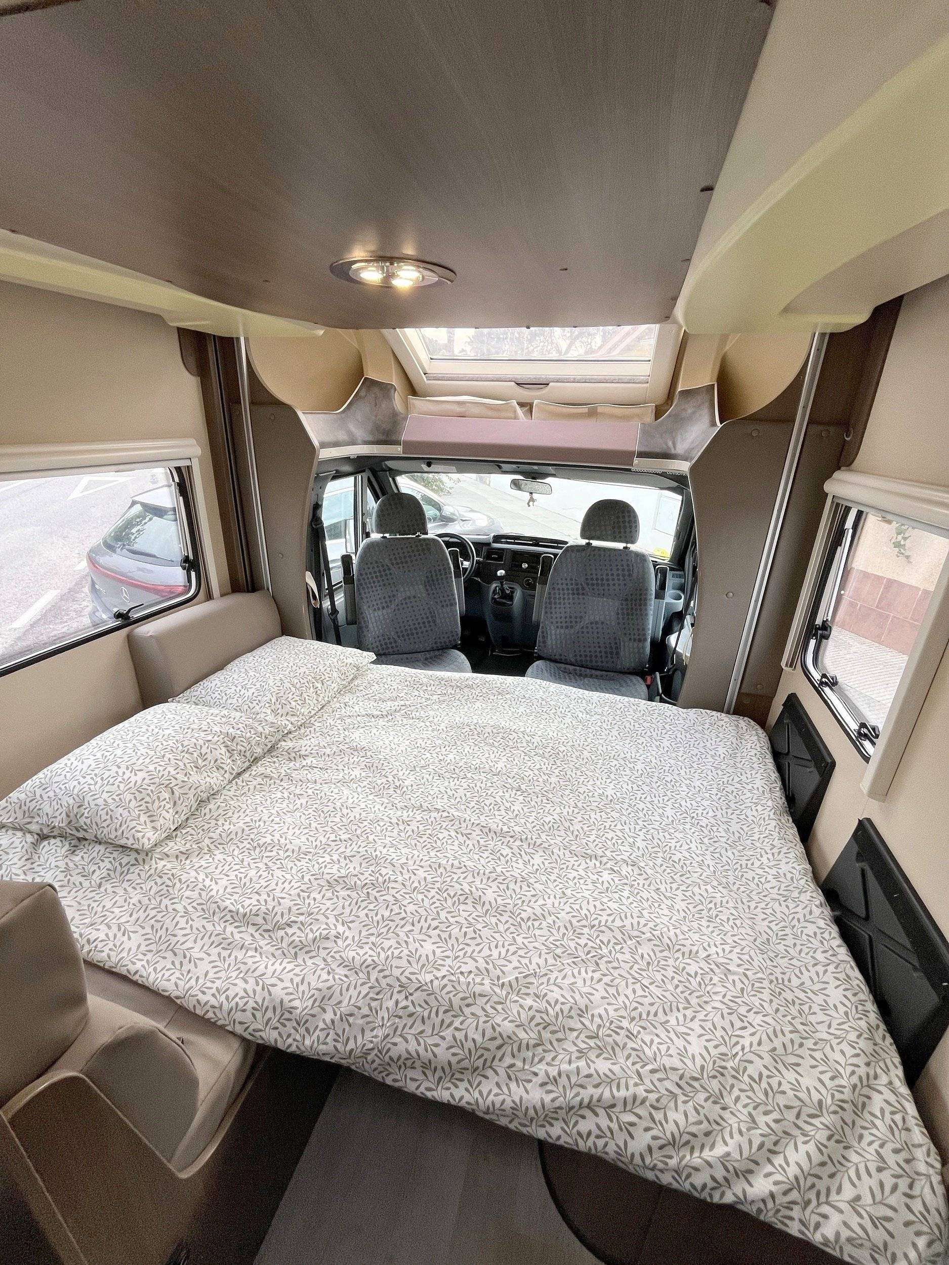 Berth Ford Transit 2,2 l 140 ch - Yescapa