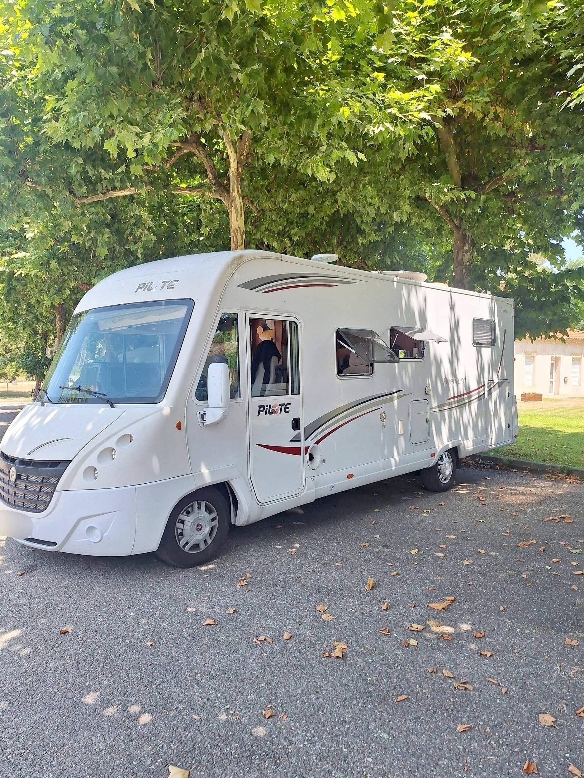 Front view from 3/4 Fiat Ducato 3,0 l 160 ch - Yescapa