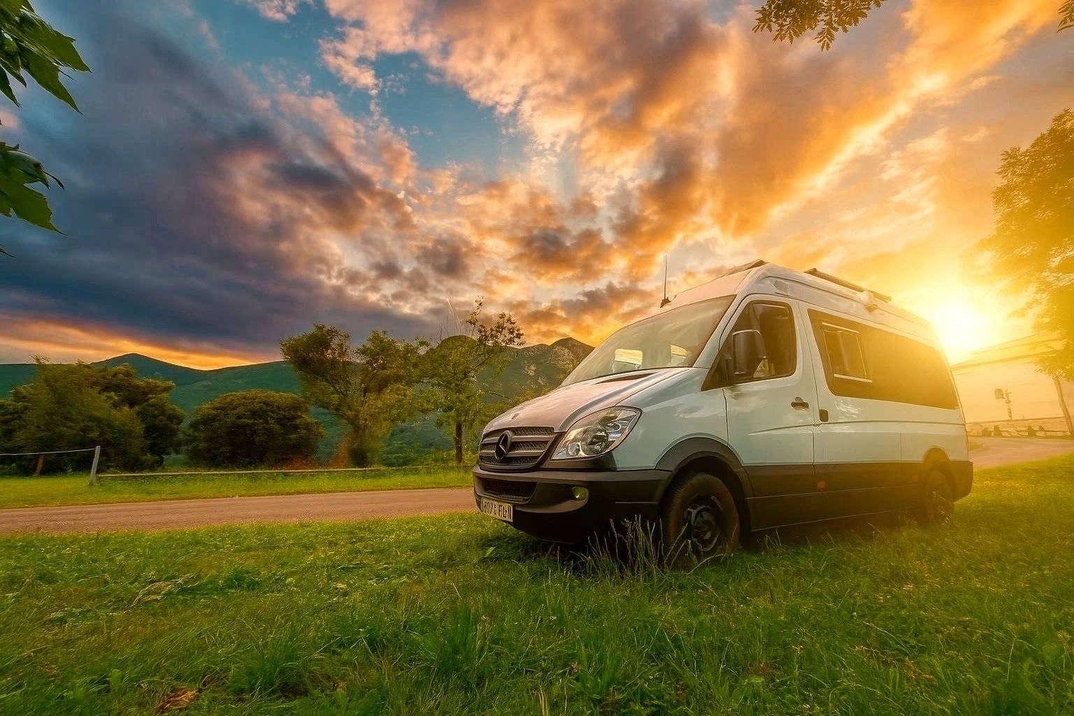 schräge Vorderansicht Mercedes Mercedes Sprinter - Yescapa