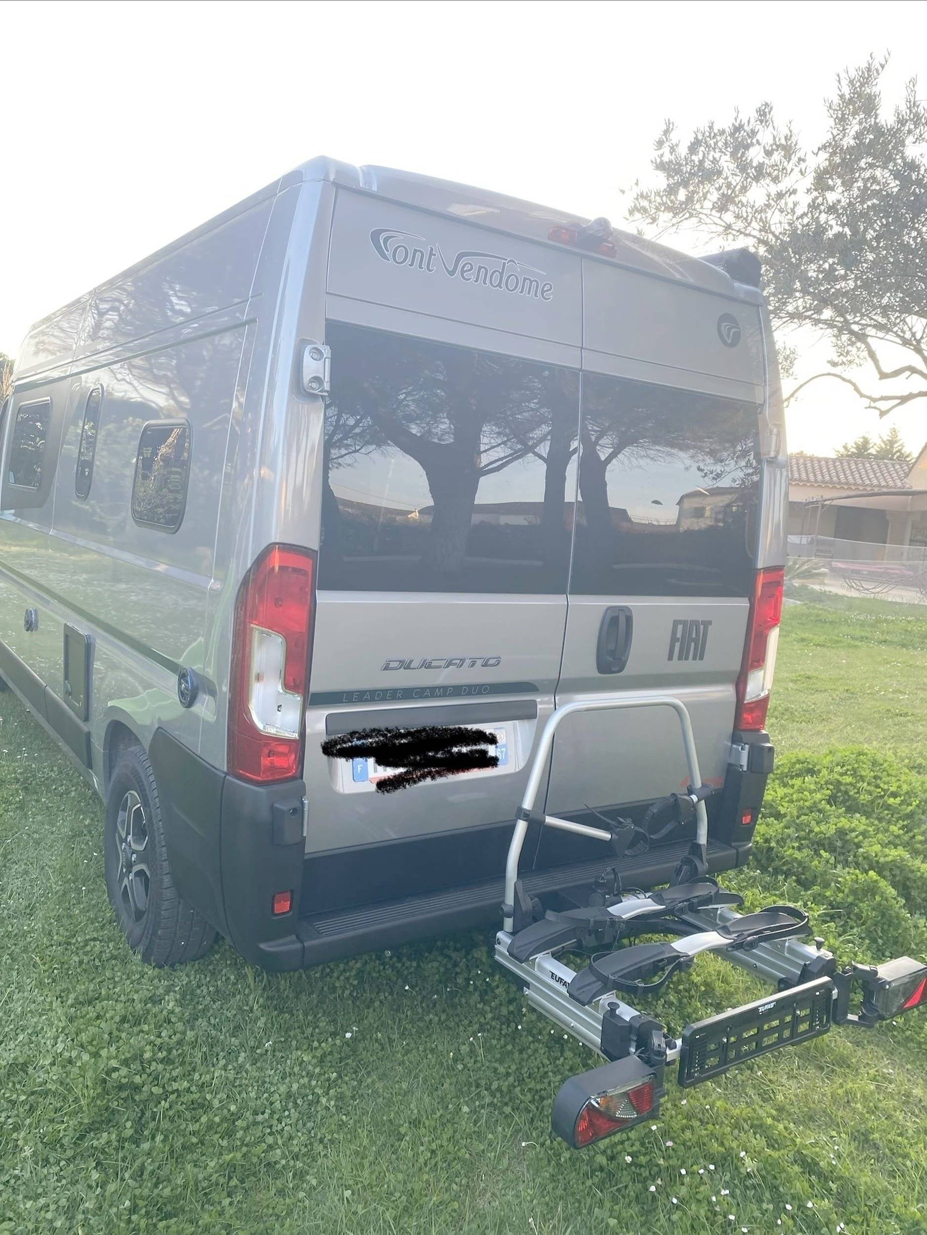 FONT VENDOME Leader Camp Duo