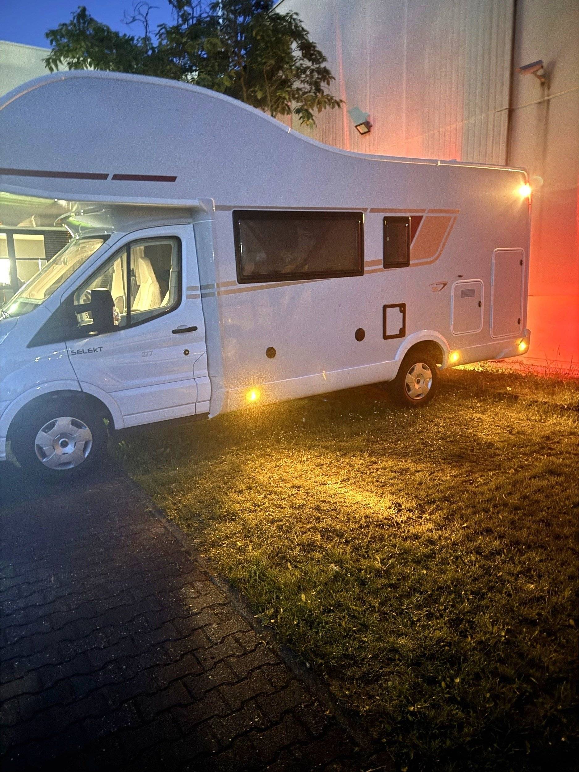 Select 277 Alkoven 7 Sitze Transit